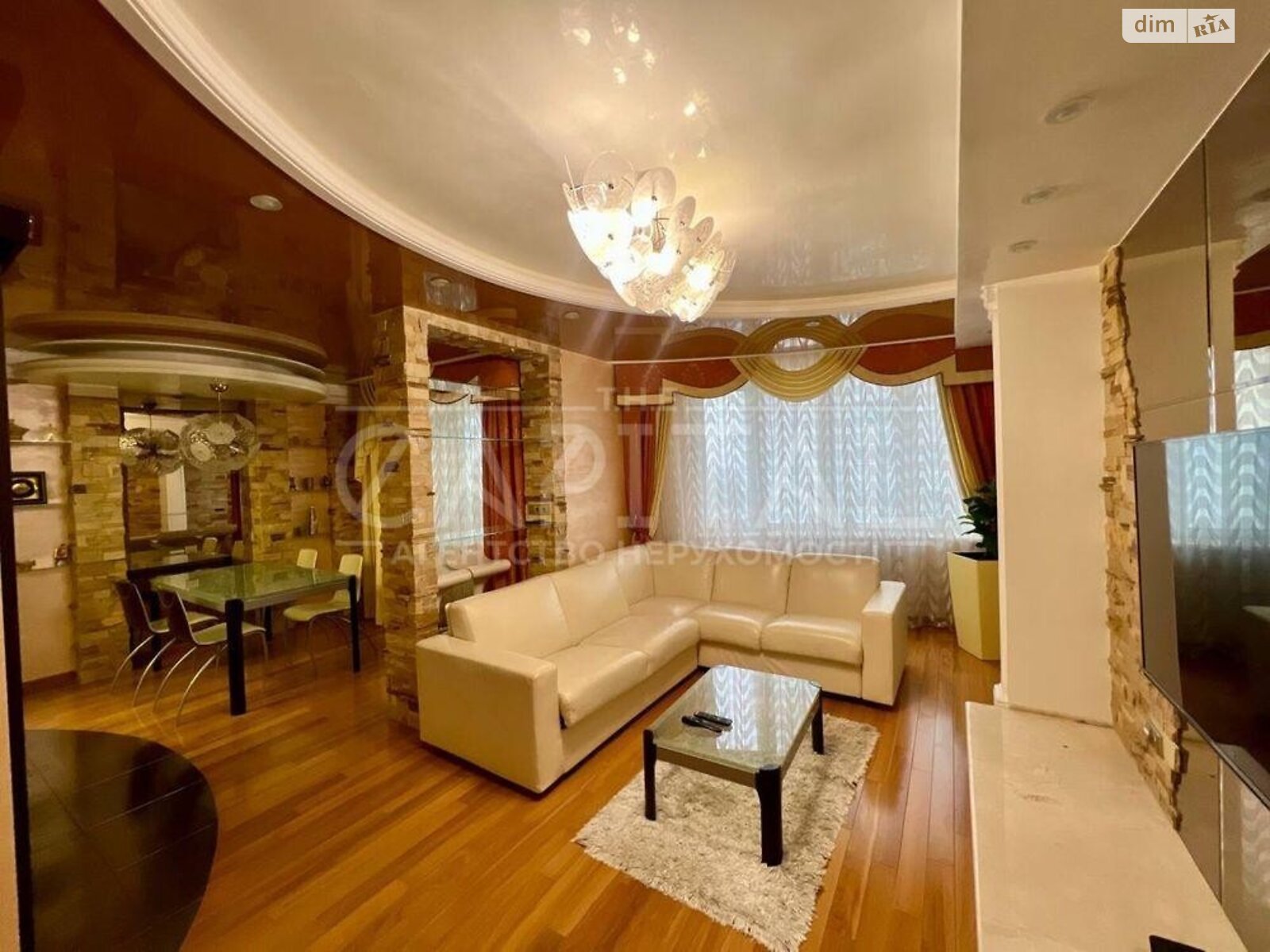 двухкомнатная квартира с мебелью в Киеве, район Святошинский, на ул. Верховинная 35 в аренду на долгий срок помесячно фото 1