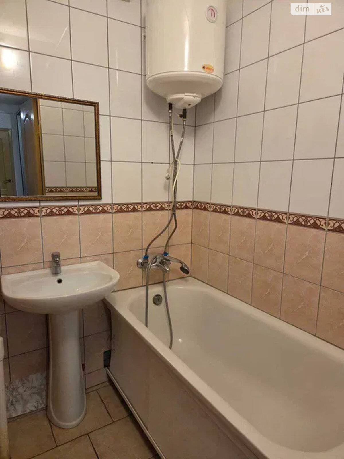 двухкомнатная квартира в Киеве, район Татарка, на ул. Князя Владимира Мономаха 35/37 в аренду на долгий срок помесячно фото 1