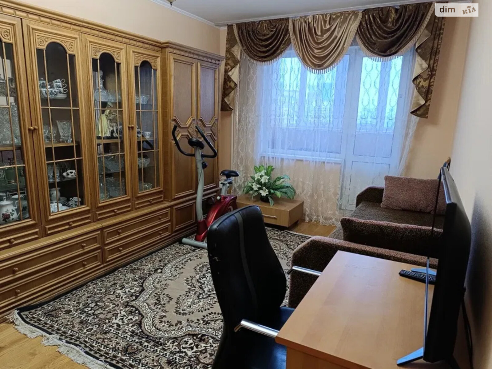 трехкомнатная квартира в Киеве, район Теремки-1, на просп. Академика Глушкова 45 в аренду на долгий срок помесячно фото 1 трехкомнатная квартира в Киеве, район Теремки-1, на просп. Академика Глушкова 45 в аренду на долгий срок помесячно фото 1
