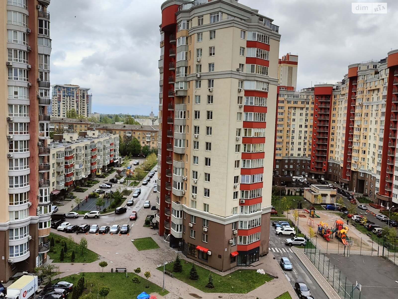 трехкомнатная квартира в Киеве, район Теремки-2, на ул. Композитора Мейтуса 4А в аренду на долгий срок помесячно фото 1