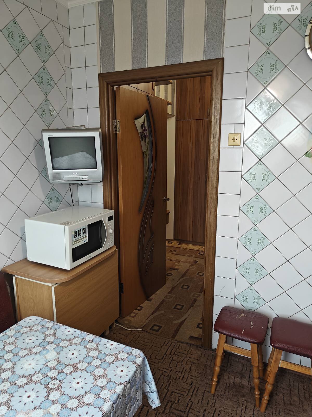 двокімнатна квартира з меблями в Києві, район Троєщина, на вул. Олександри Екстер 8 в довготривалу оренду помісячно фото 1