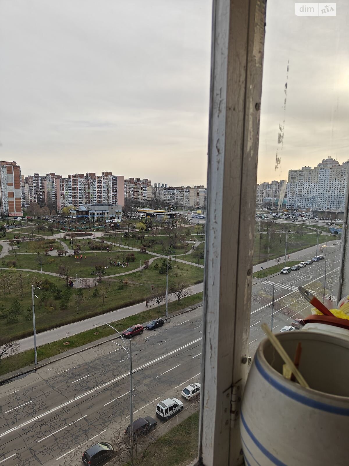 двокімнатна квартира з меблями в Києві, район Троєщина, на вул. Олександри Екстер 8 в довготривалу оренду помісячно фото 1
