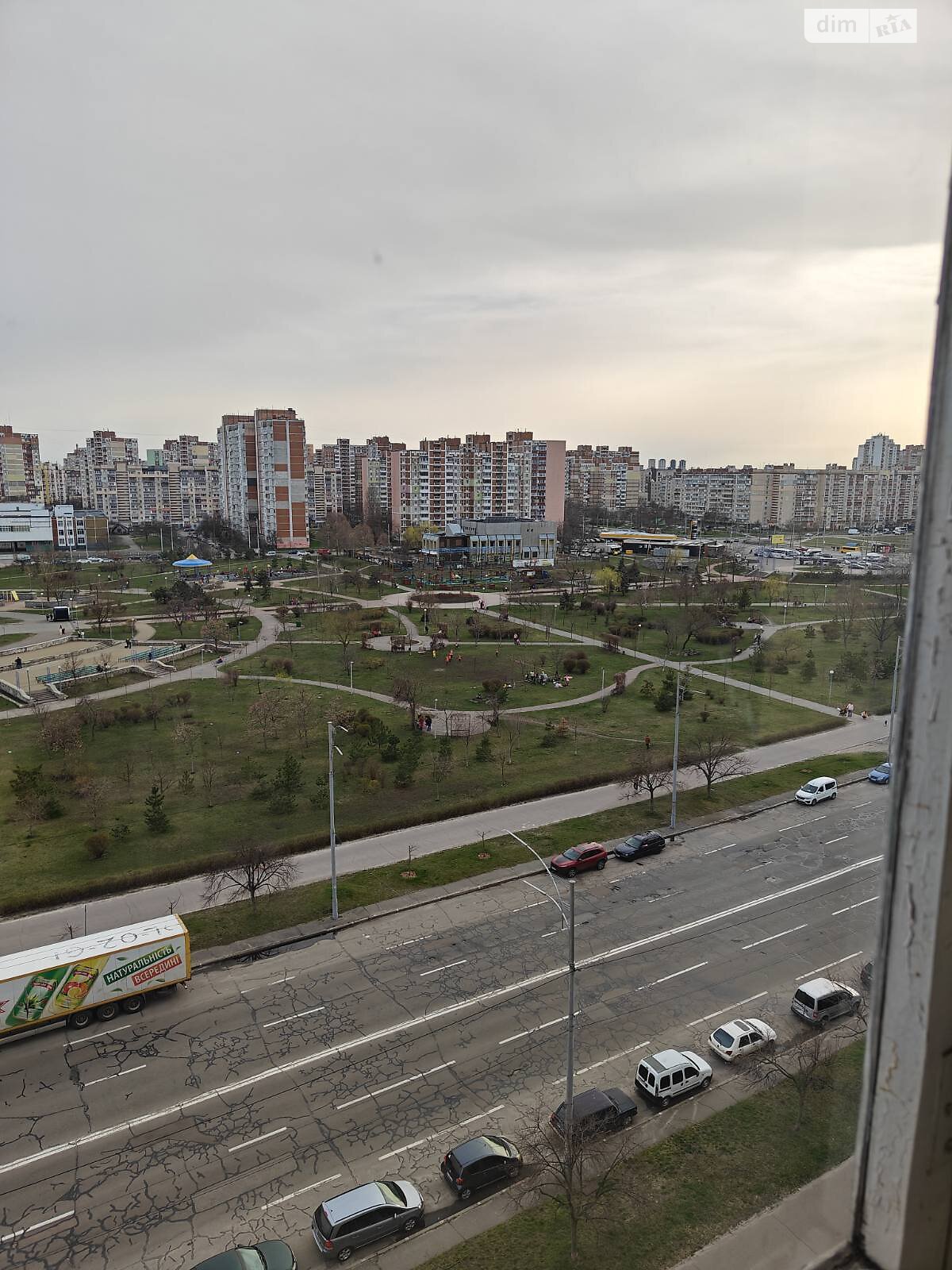 двокімнатна квартира з меблями в Києві, район Троєщина, на вул. Олександри Екстер 8 в довготривалу оренду помісячно фото 1