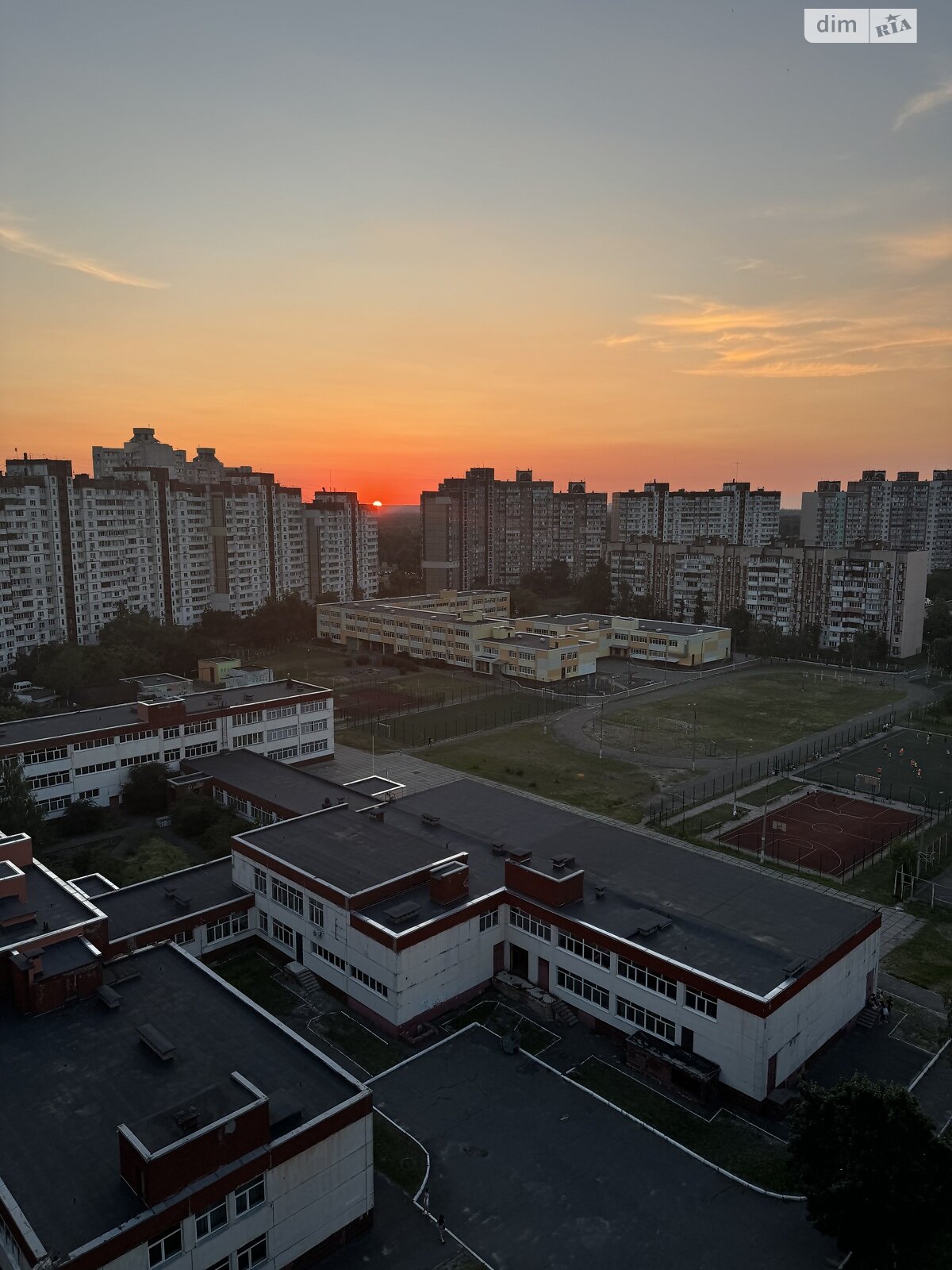 трикімнатна квартира в Києві, район Троєщина, на просп. Червоної Калини 3А в довготривалу оренду помісячно фото 1 трикімнатна квартира в Києві, район Троєщина, на просп. Червоної Калини 3А в довготривалу оренду помісячно фото 1