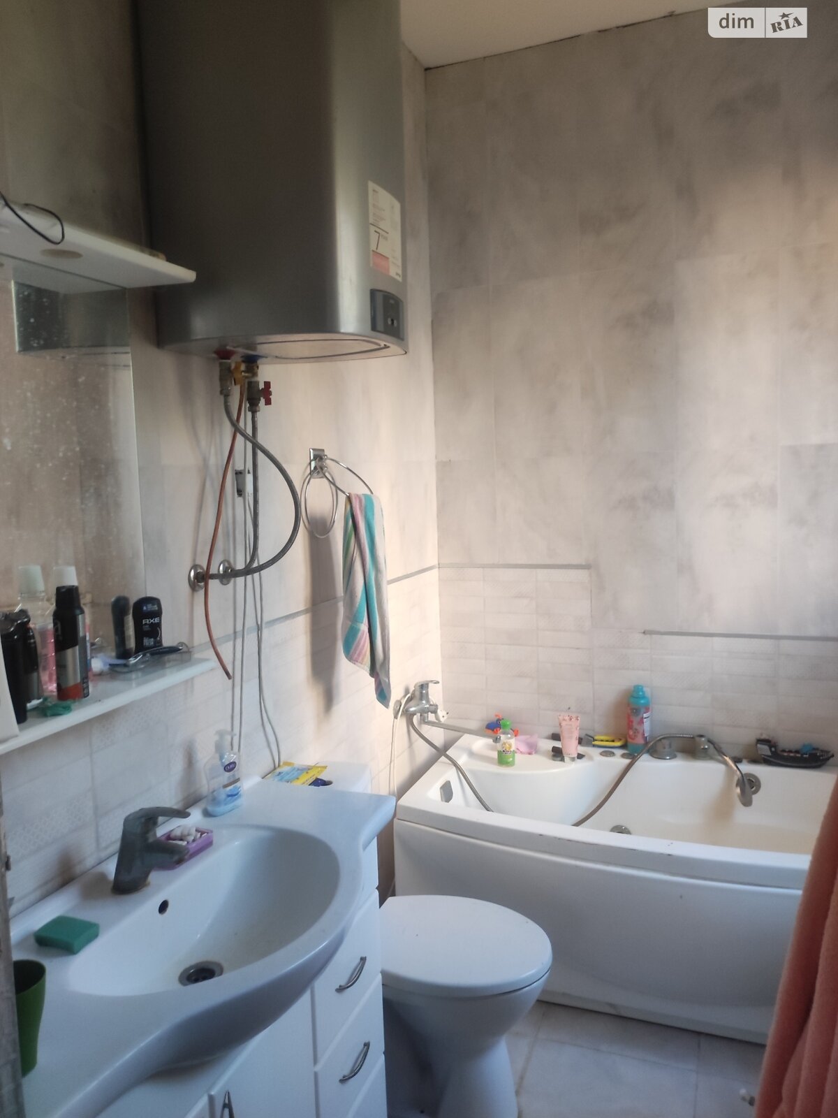 трикімнатна квартира в Києві, район Троєщина, на вул. Климента Квітки 17В в довготривалу оренду помісячно фото 1