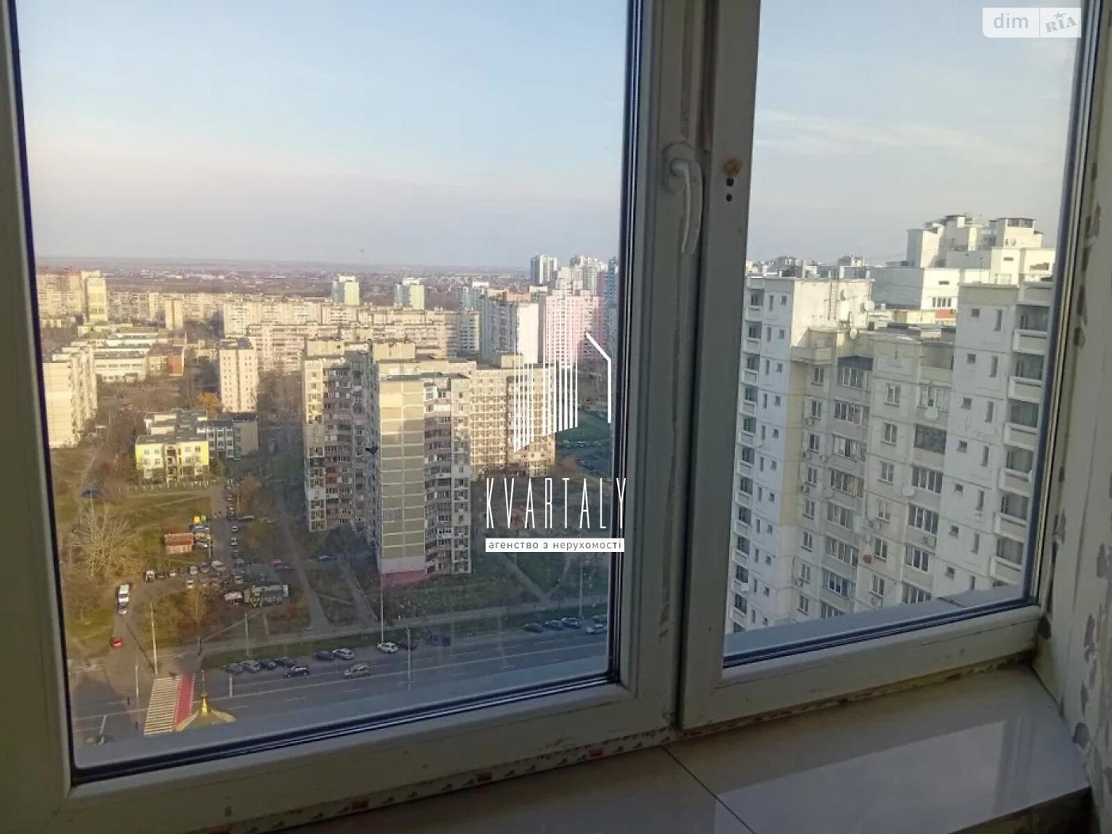 трехкомнатная квартира в Киеве, район Троещина, на ул. Константина Данькевича 12 в аренду на долгий срок помесячно фото 1