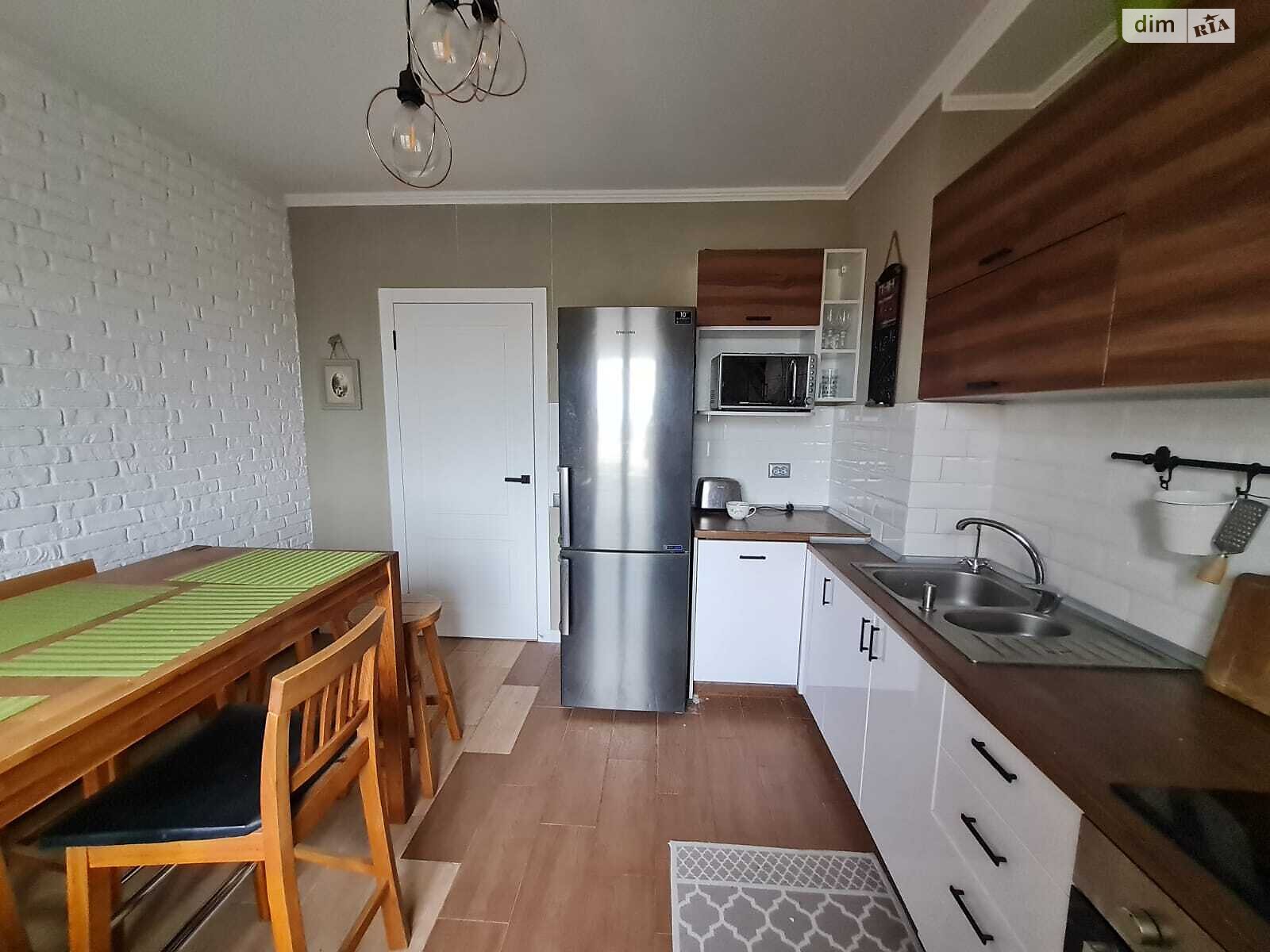 двокімнатна квартира в Києві, район Деснянський, на вул. Милославська 16 в довготривалу оренду помісячно фото 1