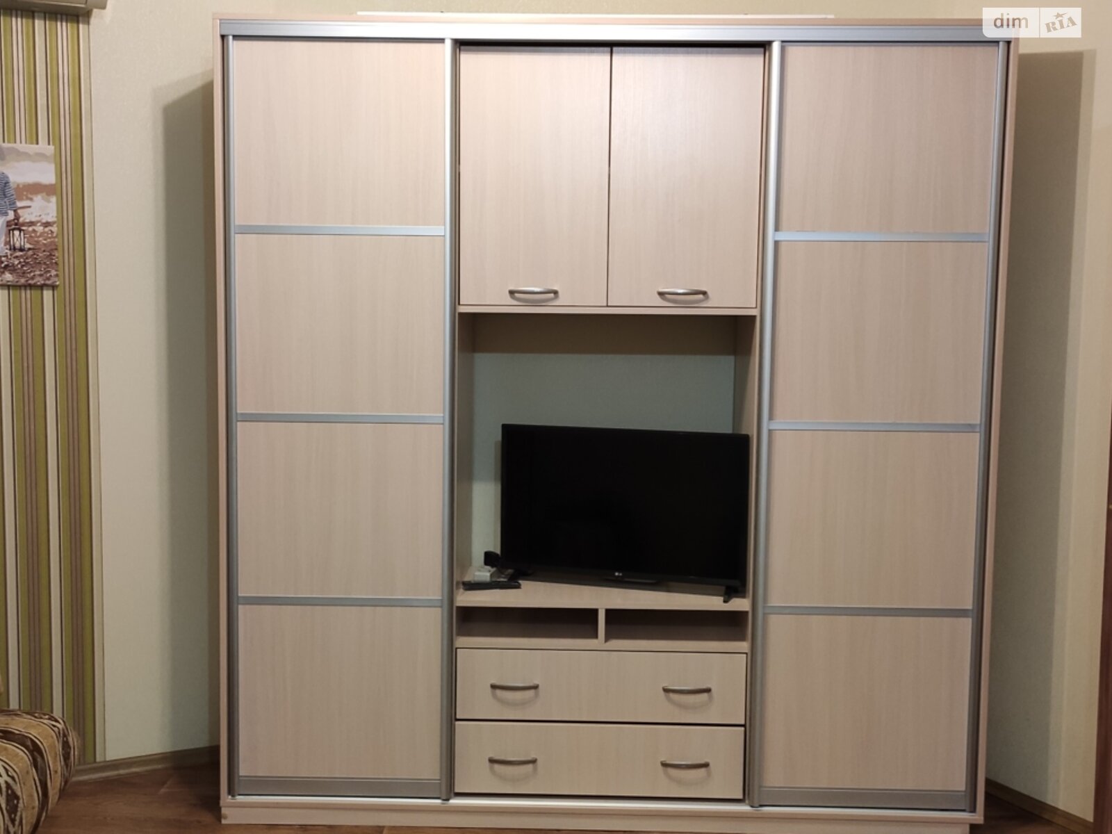 однокімнатна квартира в Києві, район Троєщина, на вул. Милославська 2 в довготривалу оренду помісячно фото 1