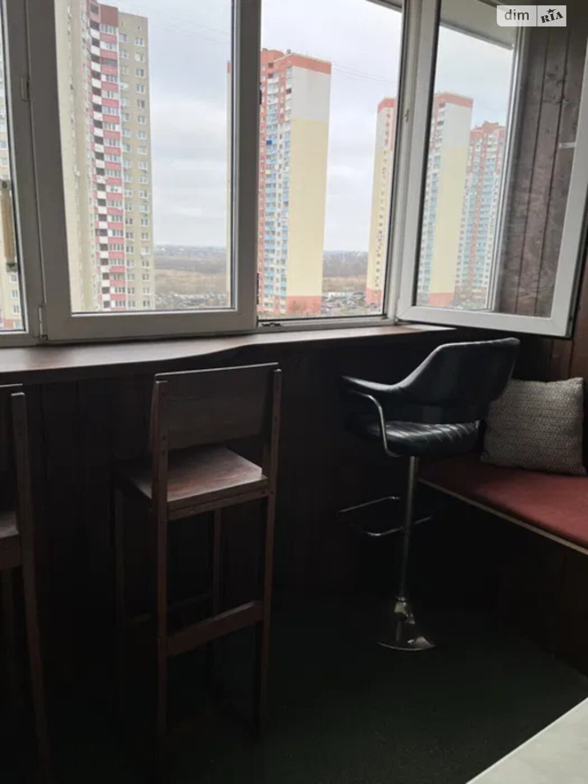 трикімнатна квартира в Києві, район Троєщина, на вул. Милославська 33 в довготривалу оренду помісячно фото 1