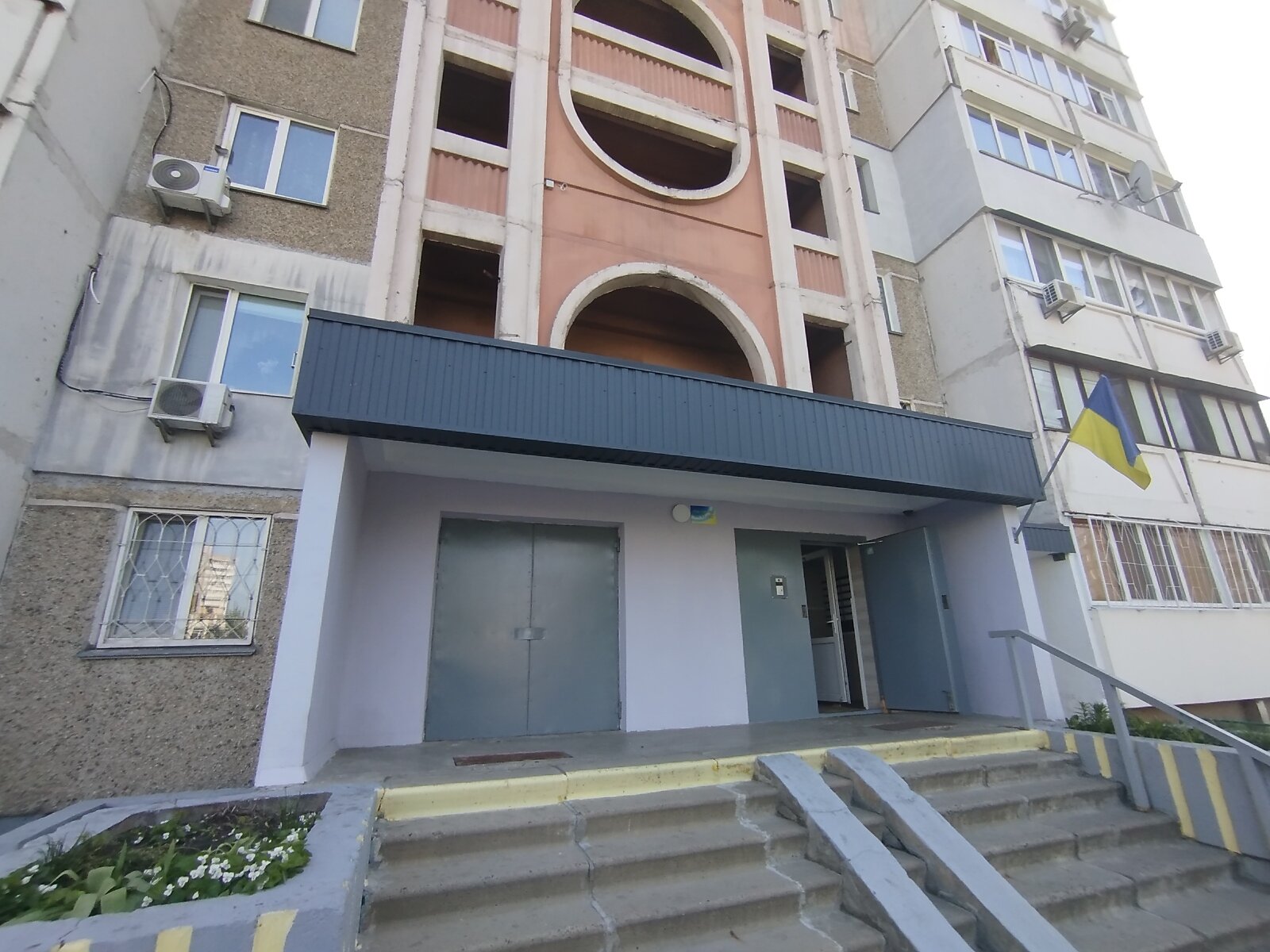 однокімнатна квартира в Києві, район Троєщина, на вул. Оноре де Бальзака 63Б в довготривалу оренду помісячно фото 1 однокімнатна квартира в Києві, район Троєщина, на вул. Оноре де Бальзака 63Б в довготривалу оренду помісячно фото 1