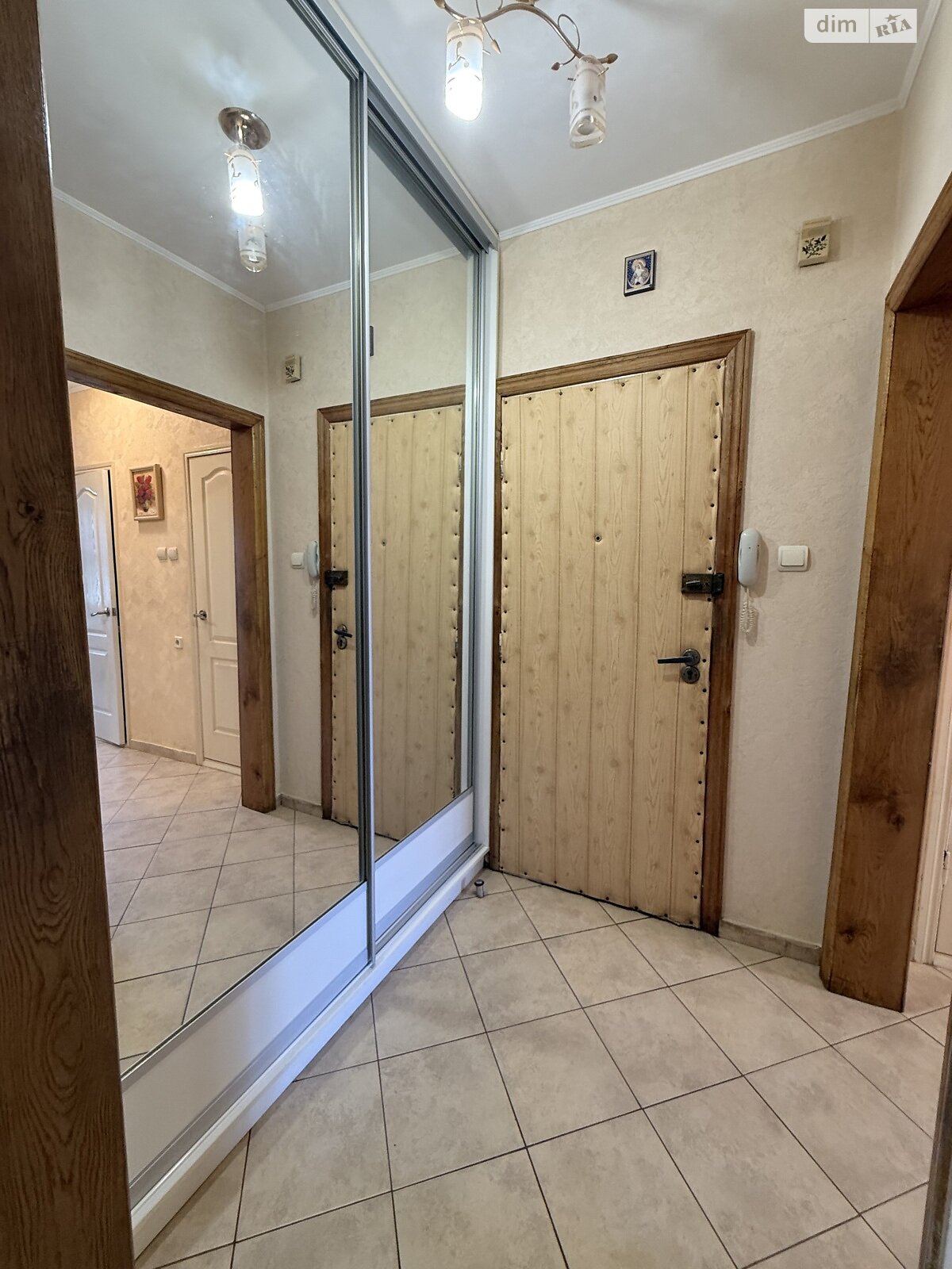 трикімнатна квартира в Києві, район Троєщина, на вул. Вікентія Беретті 14 в довготривалу оренду помісячно фото 1 трикімнатна квартира в Києві, район Троєщина, на вул. Вікентія Беретті 14 в довготривалу оренду помісячно фото 1