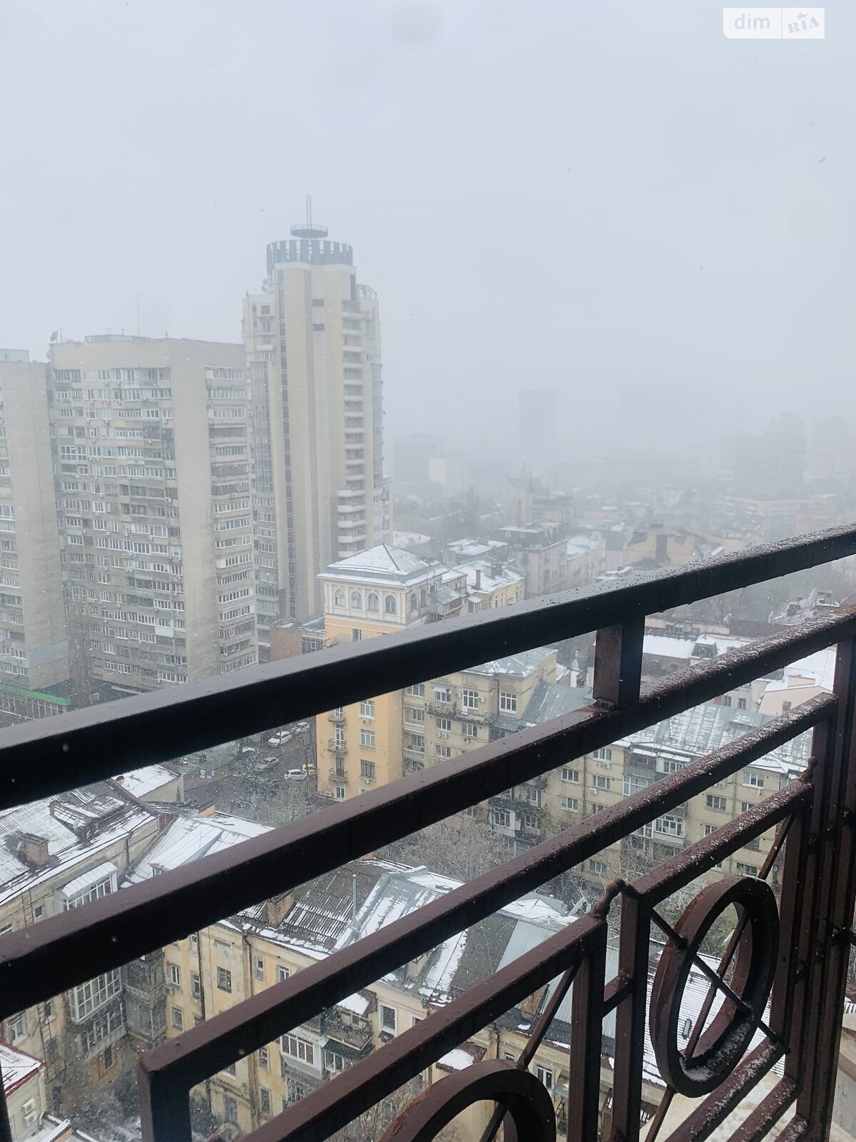 трикімнатна квартира в Києві, район Центр, на вул. Богдана Хмельницького в довготривалу оренду помісячно фото 1 трикімнатна квартира в Києві, район Центр, на вул. Богдана Хмельницького в довготривалу оренду помісячно фото 1