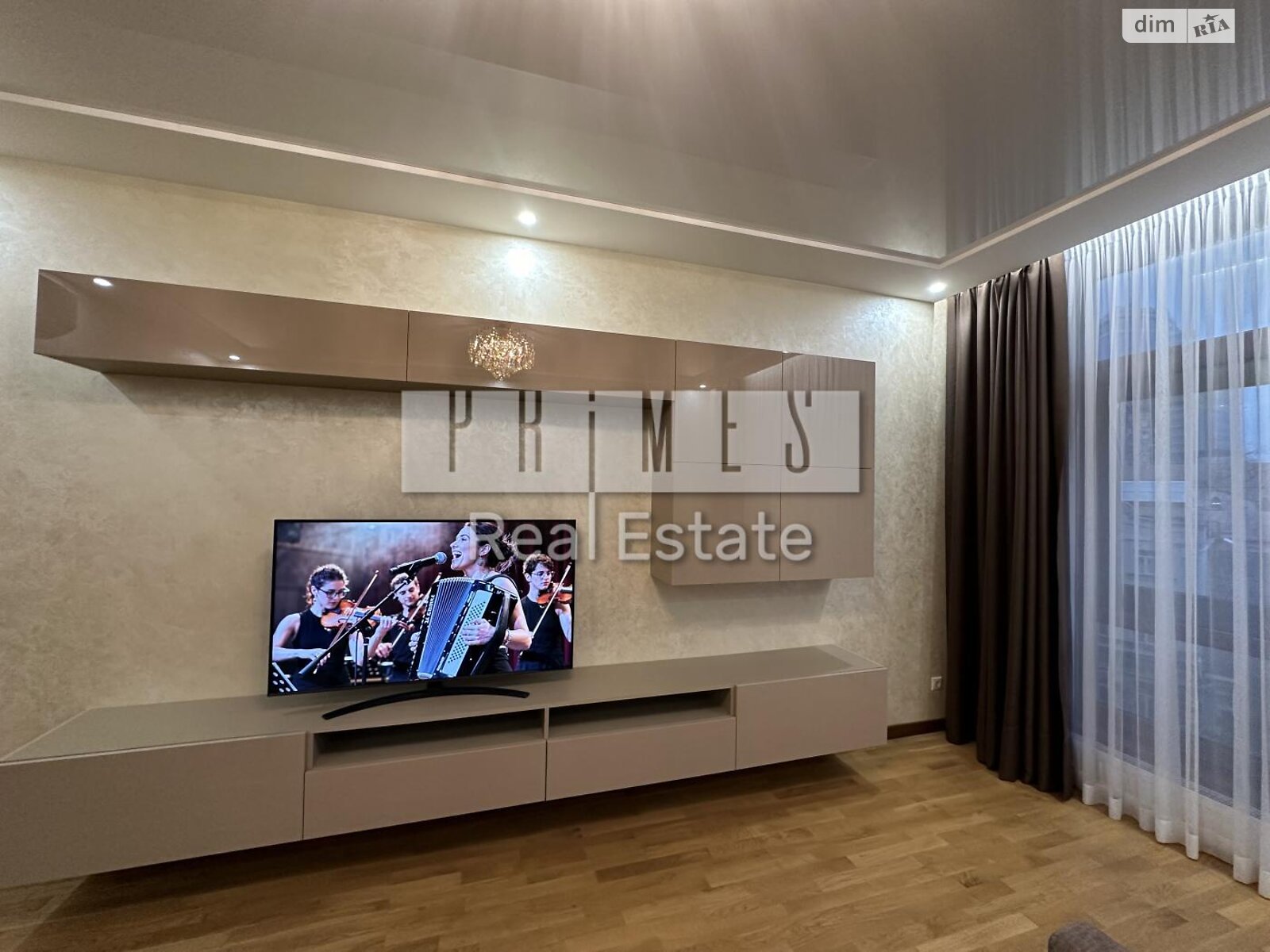 трехкомнатная квартира в Киеве, район Центр, на ул. Богдана Хмельницкого 58А в аренду на долгий срок помесячно фото 1