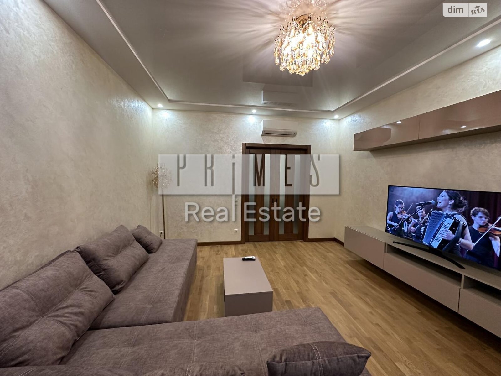трехкомнатная квартира в Киеве, район Центр, на ул. Богдана Хмельницкого 58А в аренду на долгий срок помесячно фото 1