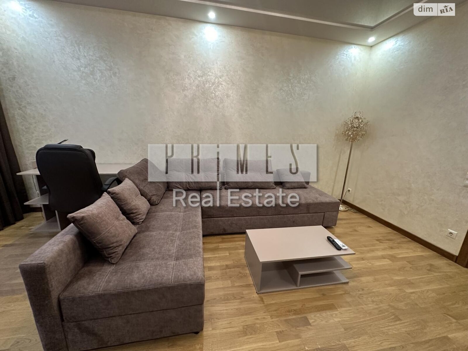 трехкомнатная квартира в Киеве, район Центр, на ул. Богдана Хмельницкого 58А в аренду на долгий срок помесячно фото 1