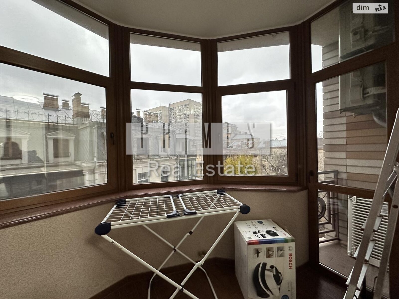 трехкомнатная квартира в Киеве, район Центр, на ул. Богдана Хмельницкого 58А в аренду на долгий срок помесячно фото 1