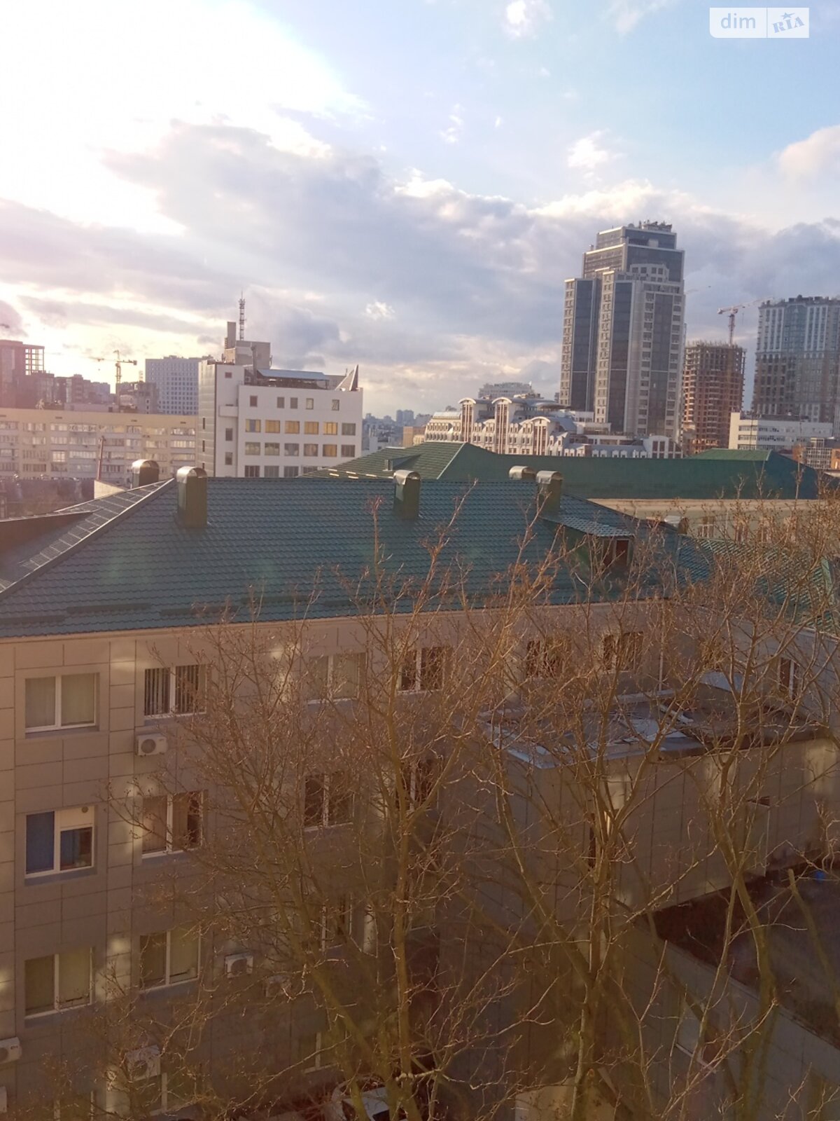 трехкомнатная квартира в Киеве, район Центр, на ул. Деловая 6 в аренду на долгий срок помесячно фото 1
