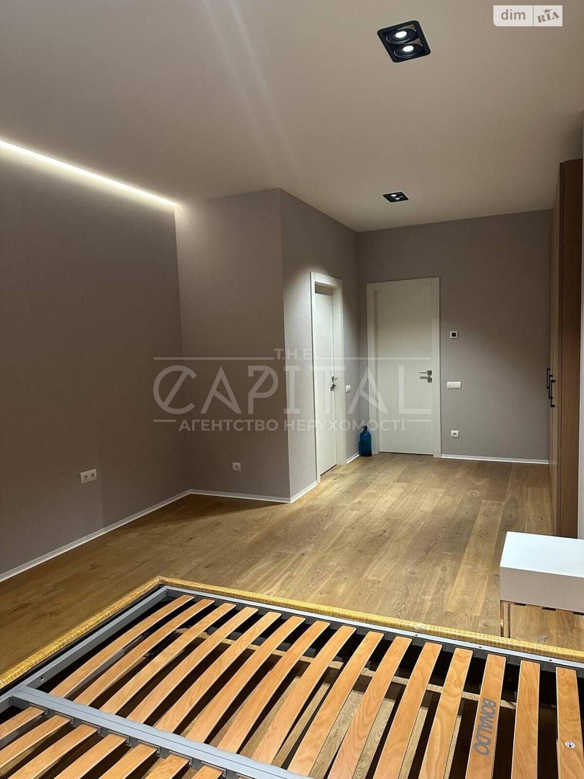 трехкомнатная квартира в Киеве, район Центр, на ул. Гоголевская 14 в аренду на долгий срок помесячно фото 1