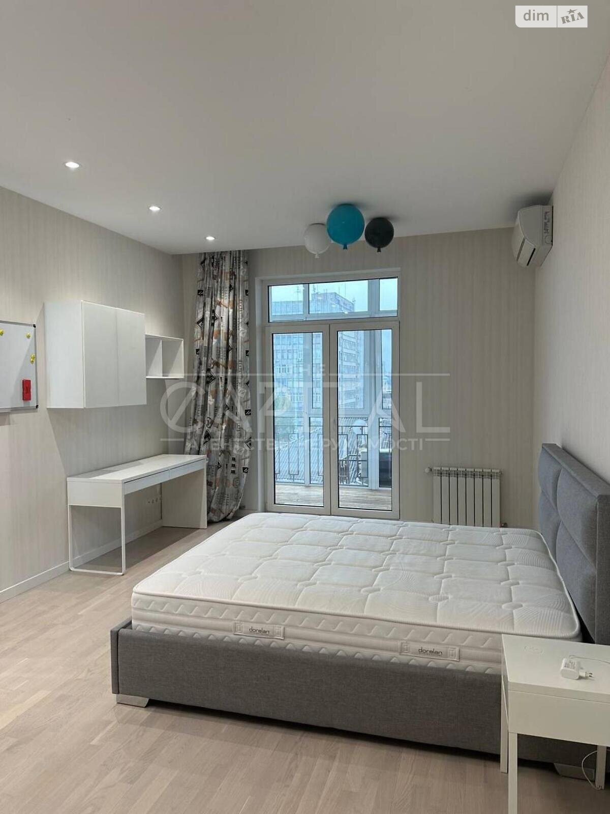 трехкомнатная квартира в Киеве, район Центр, на ул. Гоголевская 14 в аренду на долгий срок помесячно фото 1