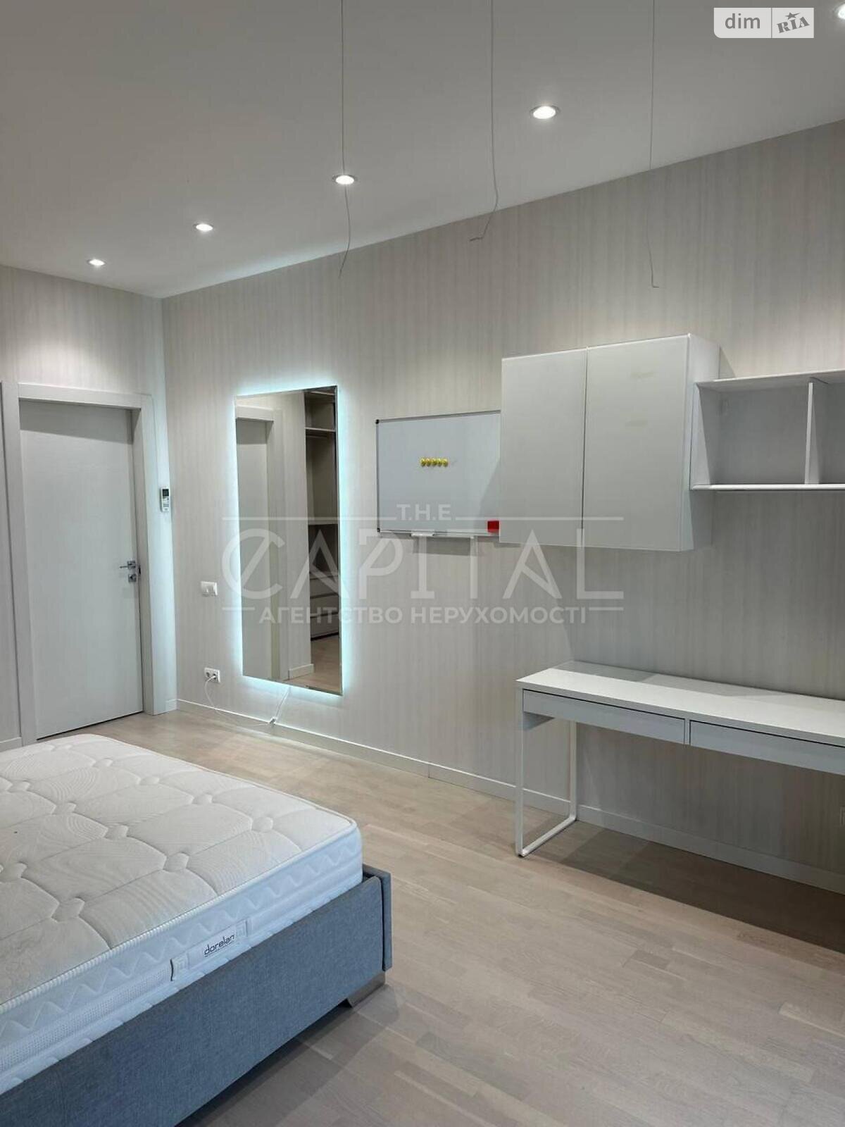 трехкомнатная квартира в Киеве, район Центр, на ул. Гоголевская 14 в аренду на долгий срок помесячно фото 1