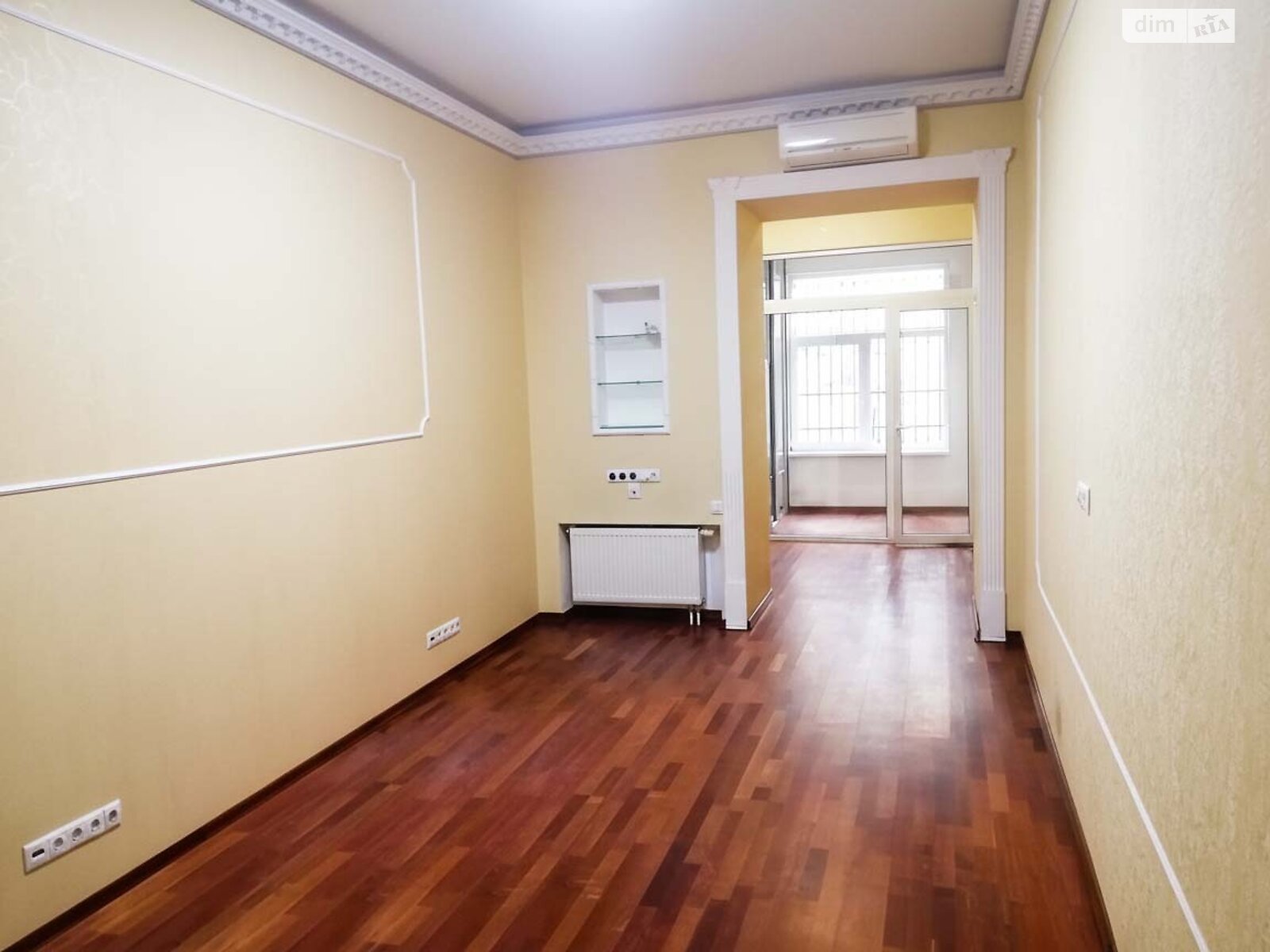 четырехкомнатная квартира в Киеве, район Центр, на ул. Гоголевская 10 в аренду на долгий срок помесячно фото 1