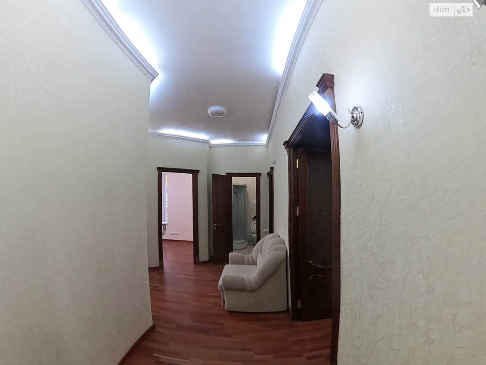 четырехкомнатная квартира в Киеве, район Центр, на ул. Гоголевская 10 в аренду на долгий срок помесячно фото 1