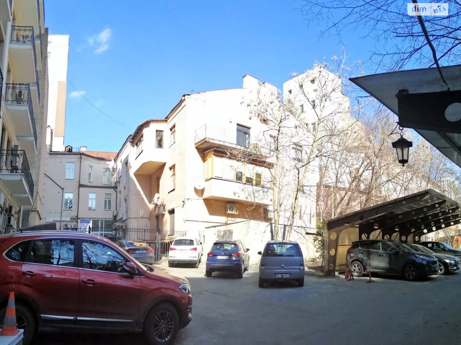 четырехкомнатная квартира в Киеве, район Центр, на ул. Гоголевская 10 в аренду на долгий срок помесячно фото 1