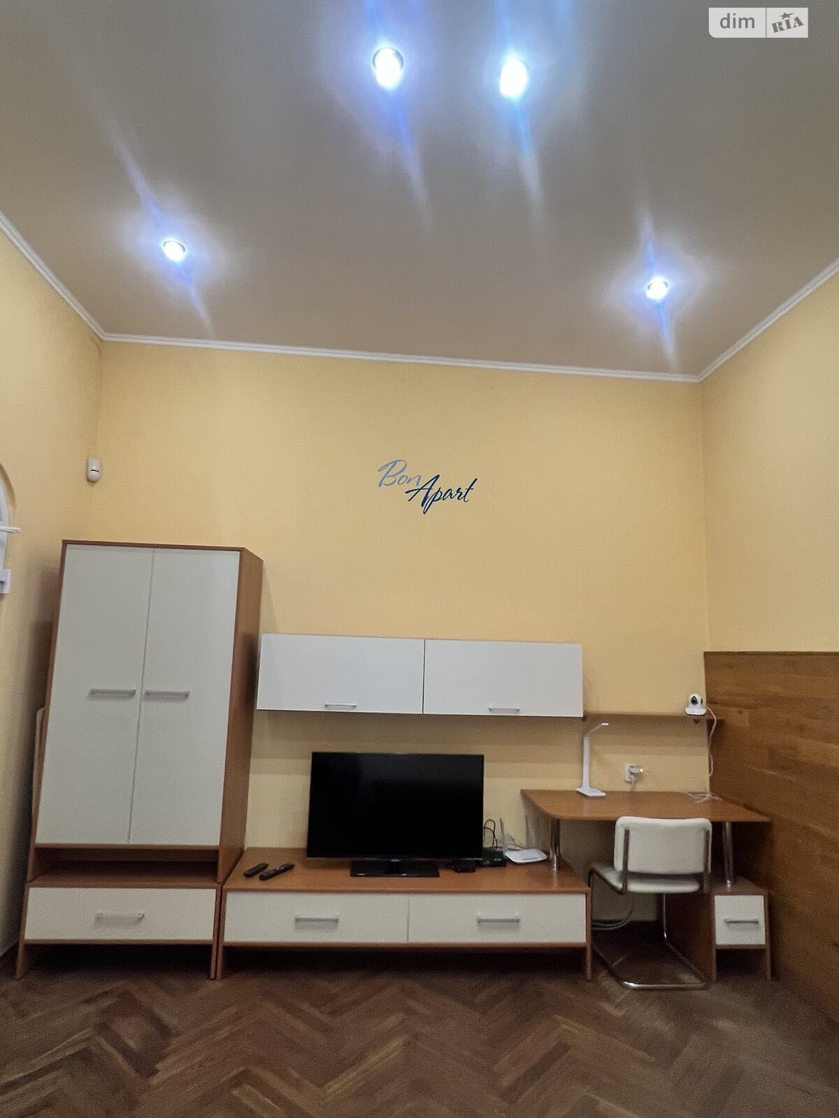однокімнатна квартира в Києві, район Центр, на вул. Івана Франка 15 в довготривалу оренду помісячно фото 1 однокімнатна квартира в Києві, район Центр, на вул. Івана Франка 15 в довготривалу оренду помісячно фото 1