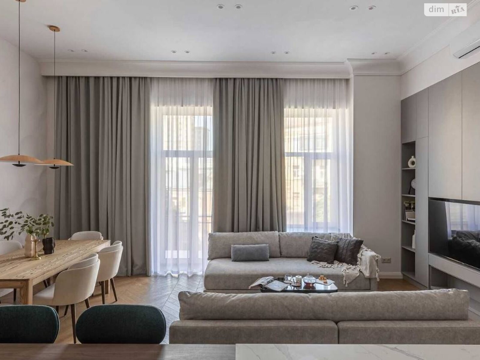 трехкомнатная квартира в Киеве, район Центр, на ул. Ивана Франко 4 в аренду на долгий срок помесячно фото 1