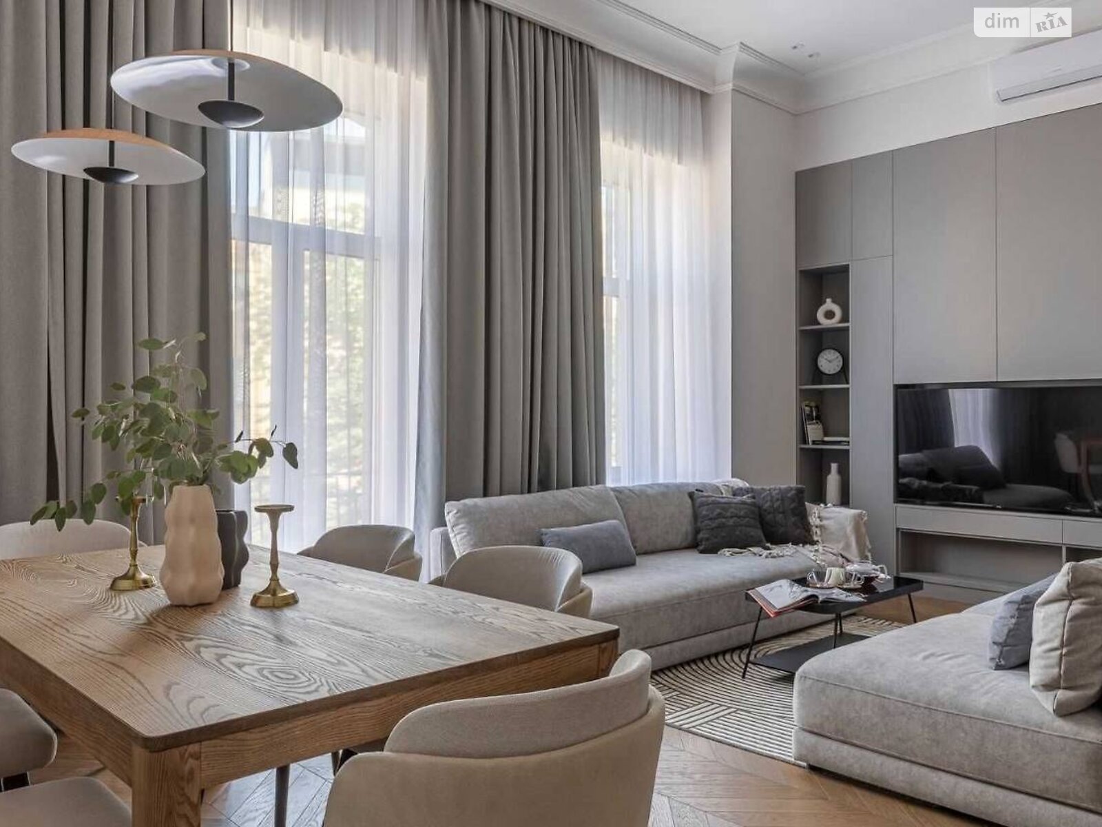 трехкомнатная квартира в Киеве, район Центр, на ул. Ивана Франко 4 в аренду на долгий срок помесячно фото 1