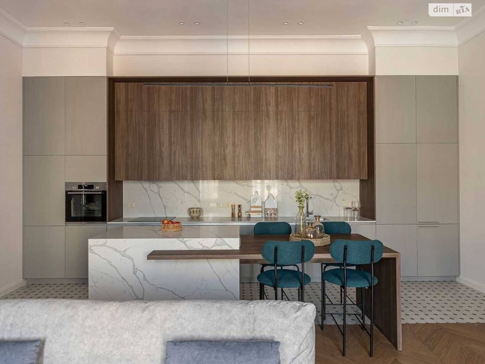 трехкомнатная квартира в Киеве, район Центр, на ул. Ивана Франко 4 в аренду на долгий срок помесячно фото 1