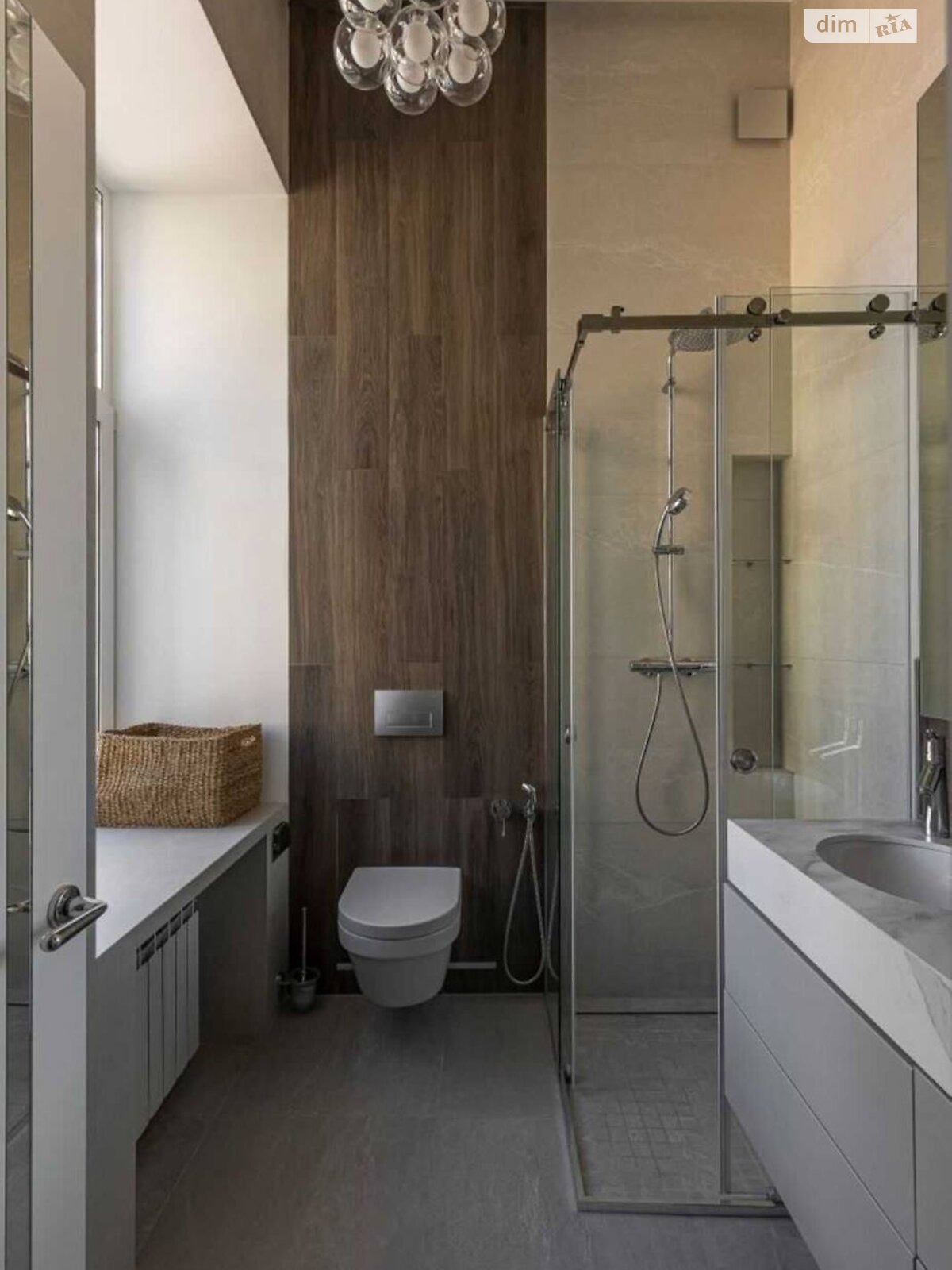 трехкомнатная квартира в Киеве, район Центр, на ул. Ивана Франко 4 в аренду на долгий срок помесячно фото 1