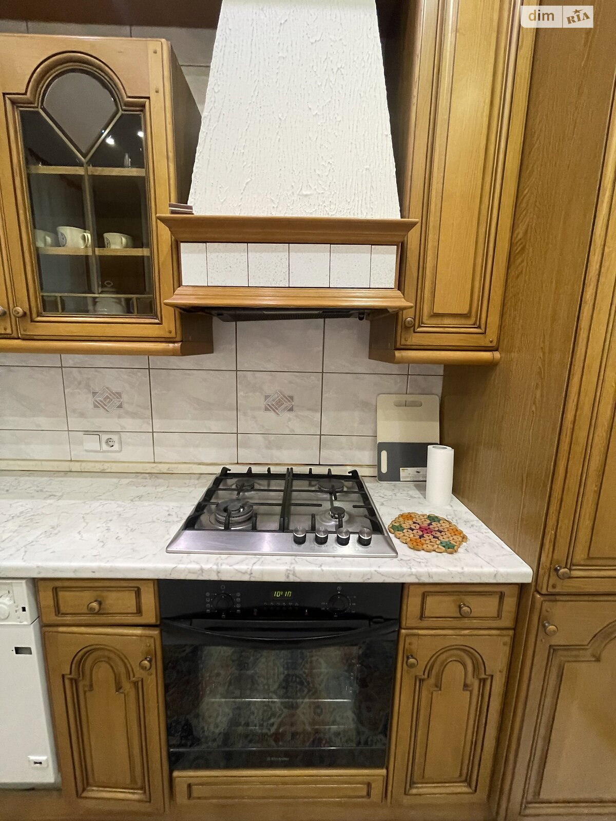трикімнатна квартира в Києві, район Центр, на вул. Миколи Лисенка 4 в довготривалу оренду помісячно фото 1