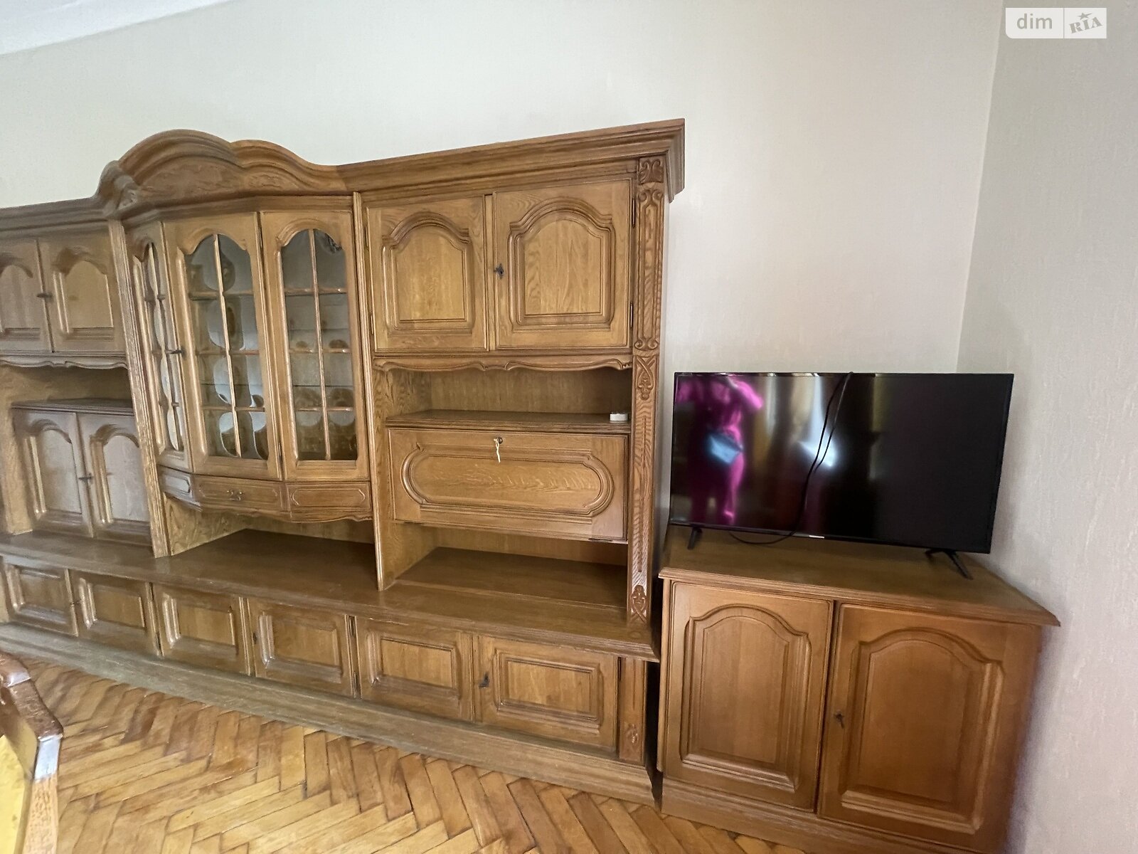 трикімнатна квартира в Києві, район Центр, на вул. Миколи Лисенка 4 в довготривалу оренду помісячно фото 1
