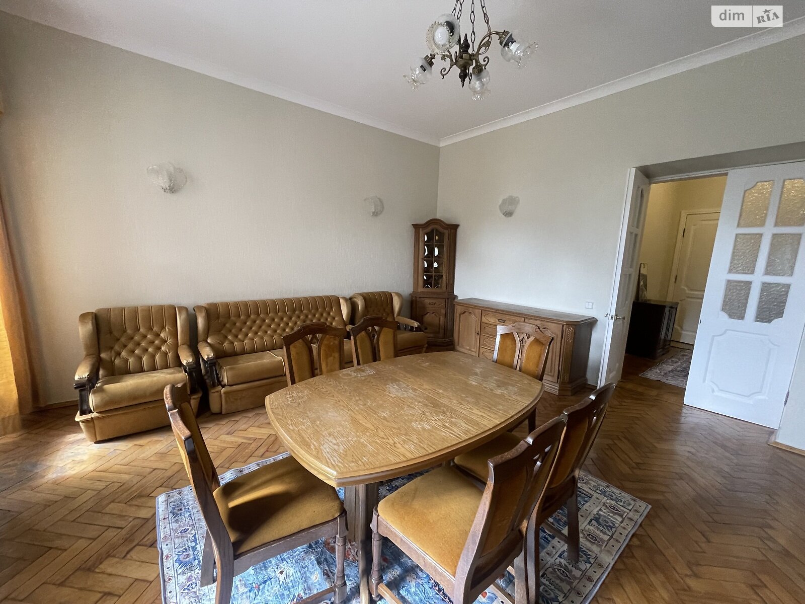 трикімнатна квартира в Києві, район Центр, на вул. Миколи Лисенка 4 в довготривалу оренду помісячно фото 1