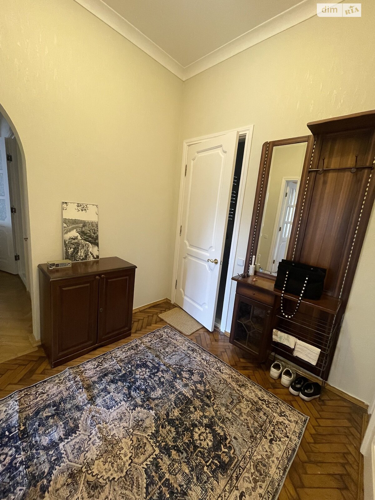 трикімнатна квартира в Києві, район Центр, на вул. Миколи Лисенка 4 в довготривалу оренду помісячно фото 1