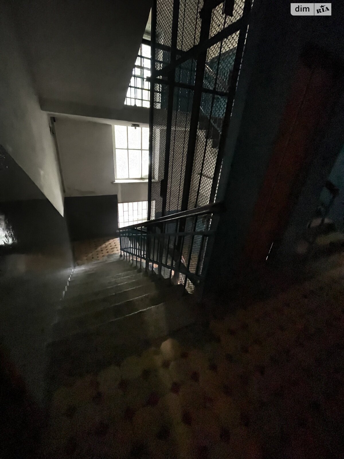 трикімнатна квартира в Києві, район Центр, на вул. Миколи Лисенка 4 в довготривалу оренду помісячно фото 1