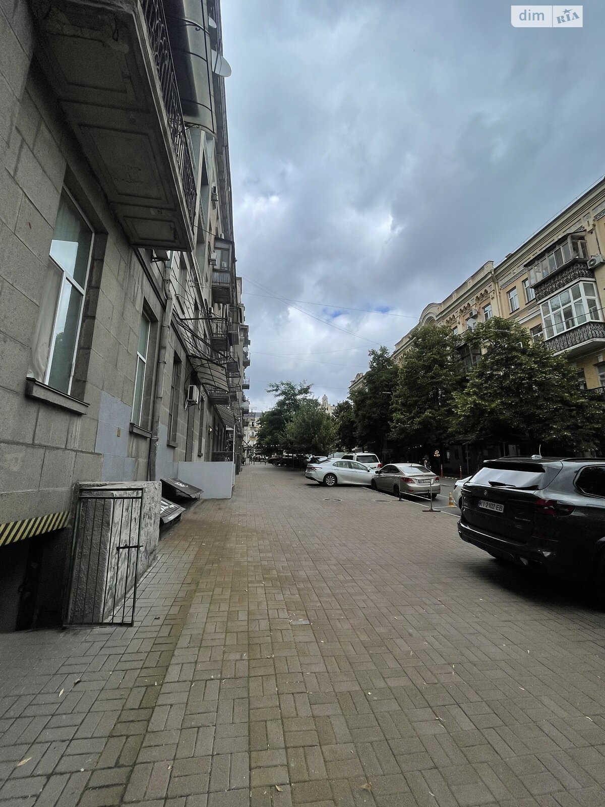 трикімнатна квартира в Києві, район Центр, на вул. Миколи Лисенка 4 в довготривалу оренду помісячно фото 1