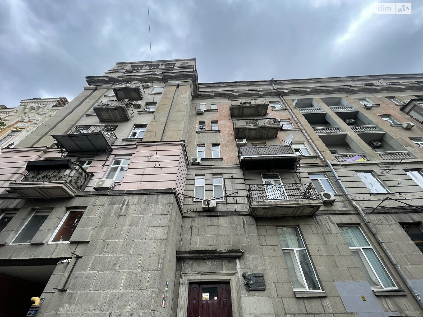 трикімнатна квартира в Києві, район Центр, на вул. Миколи Лисенка 4 в довготривалу оренду помісячно фото 1