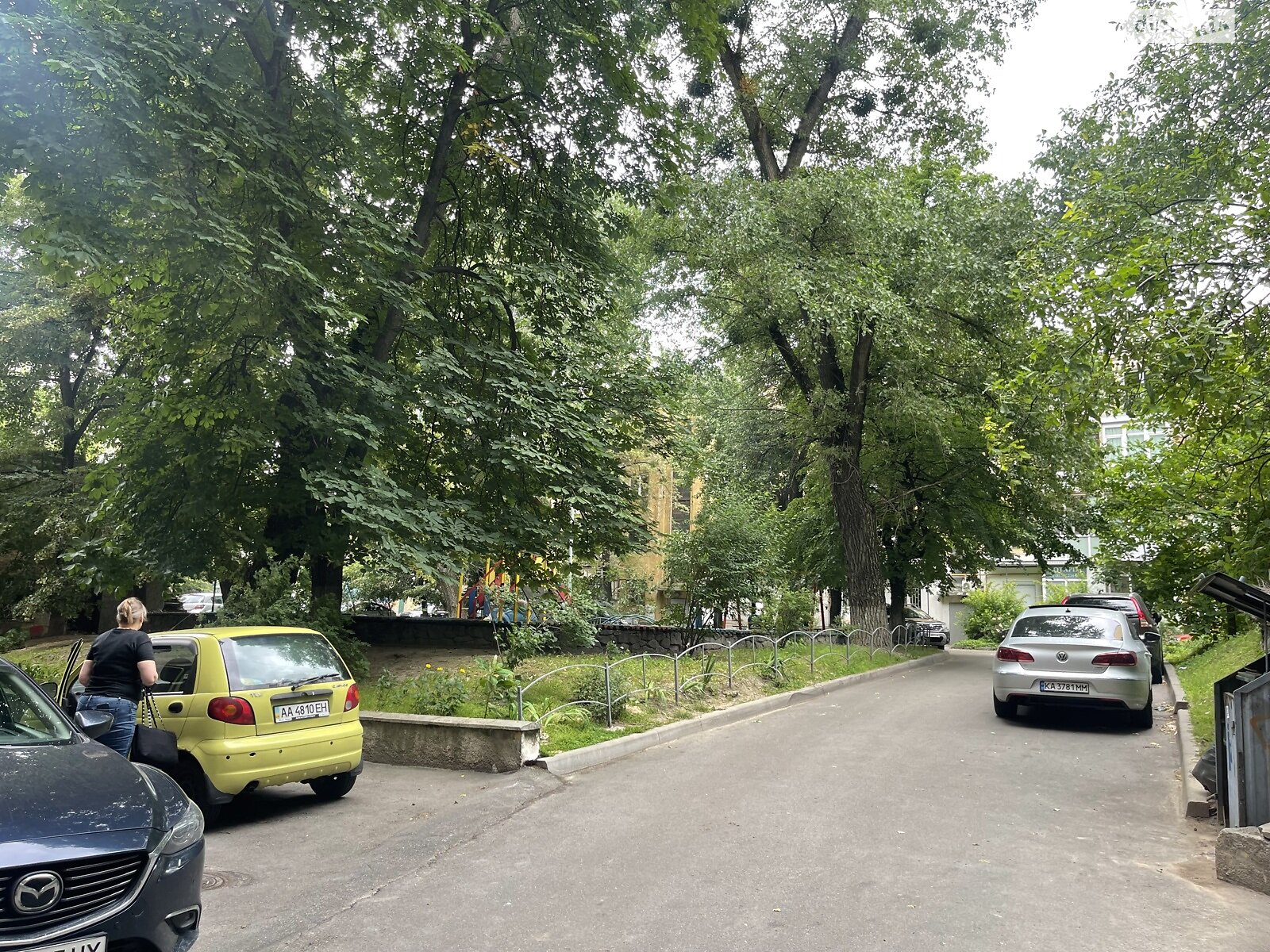трикімнатна квартира в Києві, район Центр, на вул. Миколи Лисенка 4 в довготривалу оренду помісячно фото 1