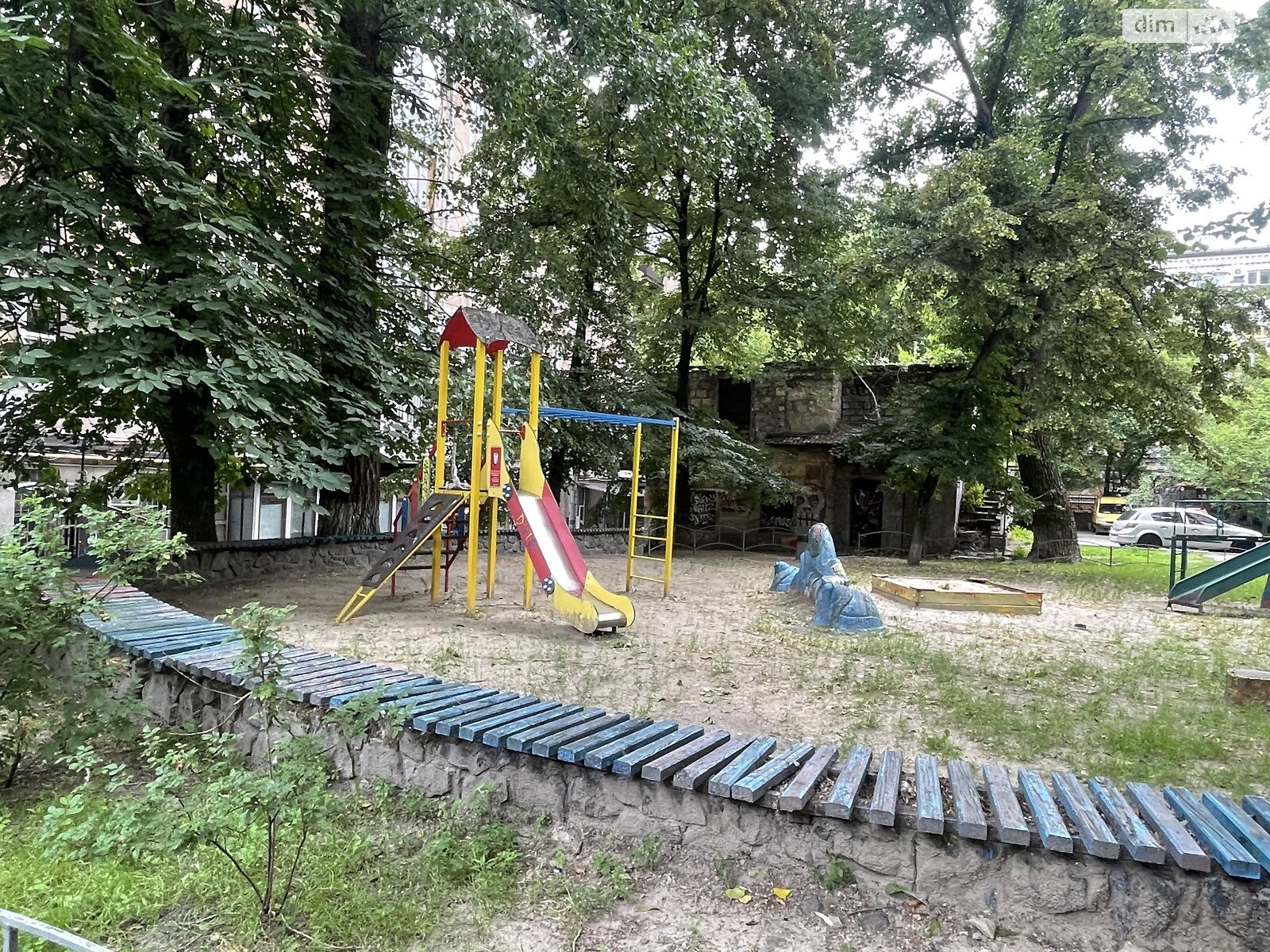 трикімнатна квартира в Києві, район Центр, на вул. Миколи Лисенка 4 в довготривалу оренду помісячно фото 1