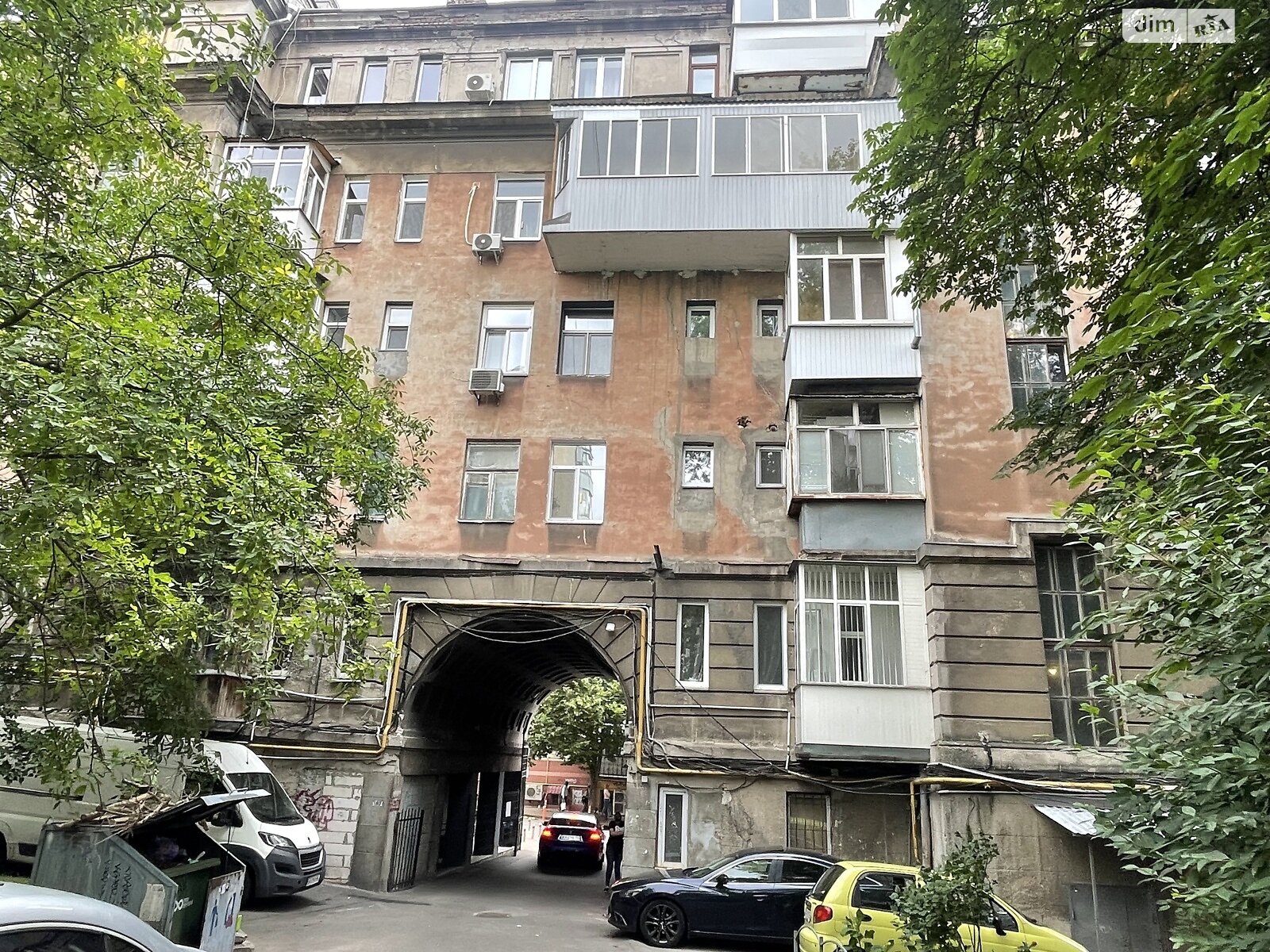 трикімнатна квартира в Києві, район Центр, на вул. Миколи Лисенка 4 в довготривалу оренду помісячно фото 1