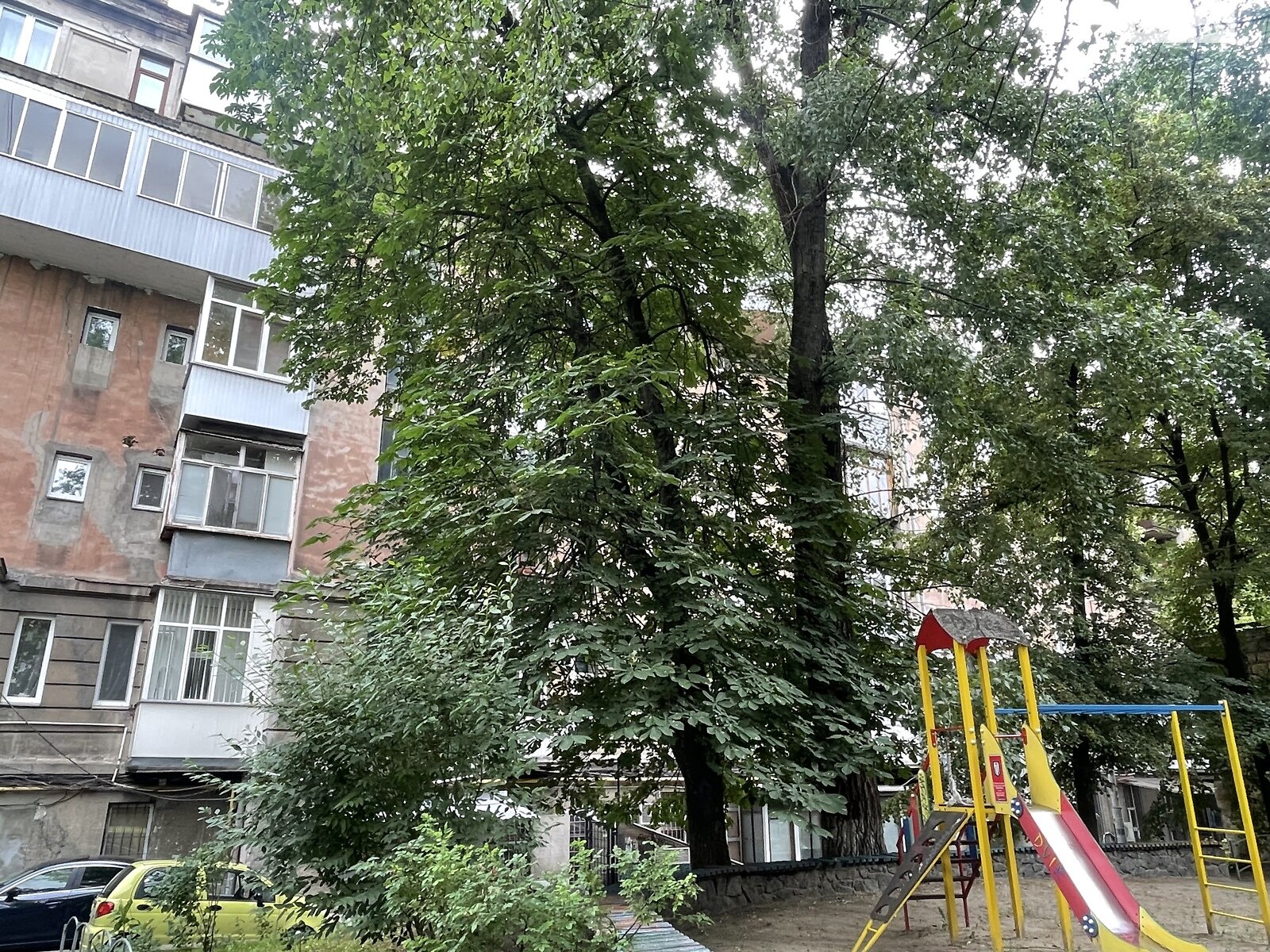 трикімнатна квартира в Києві, район Центр, на вул. Миколи Лисенка 4 в довготривалу оренду помісячно фото 1