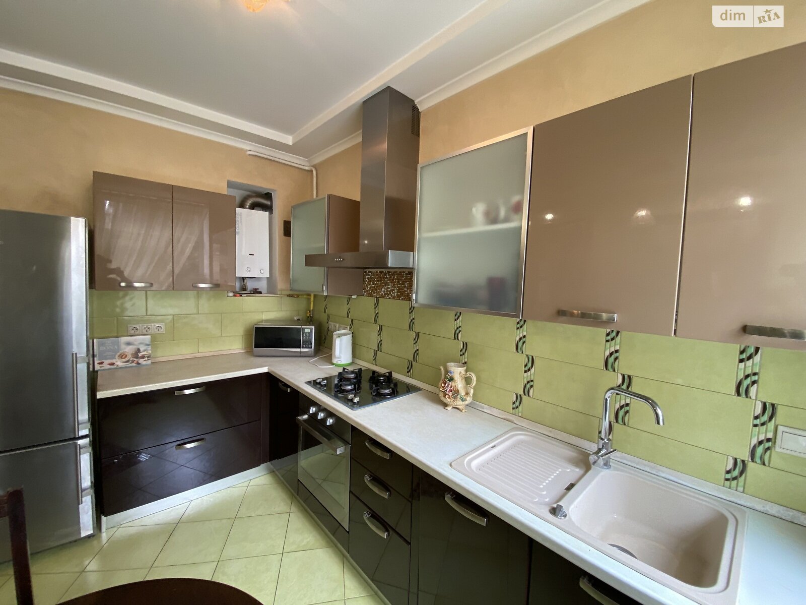 трехкомнатная квартира в Киеве, район Центр, на ул. Пирогова 2 в аренду на долгий срок помесячно фото 1