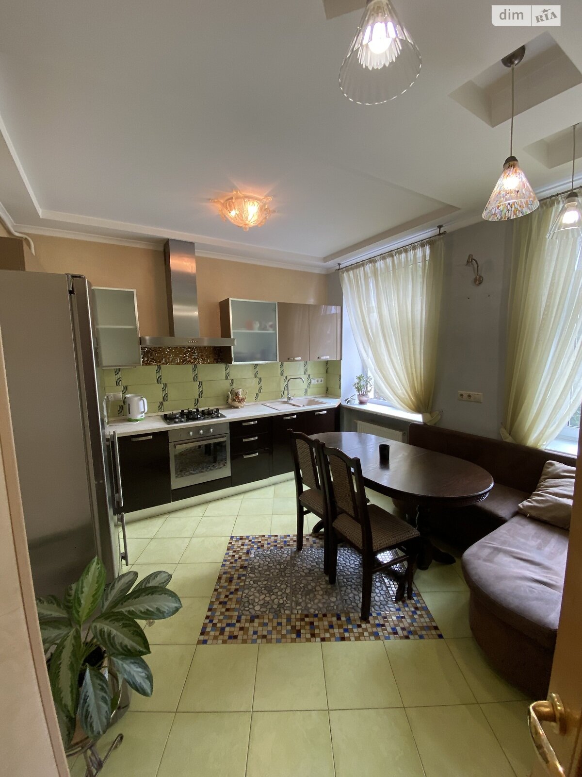 трехкомнатная квартира в Киеве, район Центр, на ул. Пирогова 2 в аренду на долгий срок помесячно фото 1