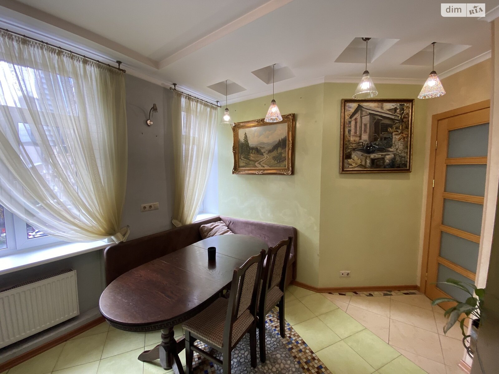 трехкомнатная квартира в Киеве, район Центр, на ул. Пирогова 2 в аренду на долгий срок помесячно фото 1