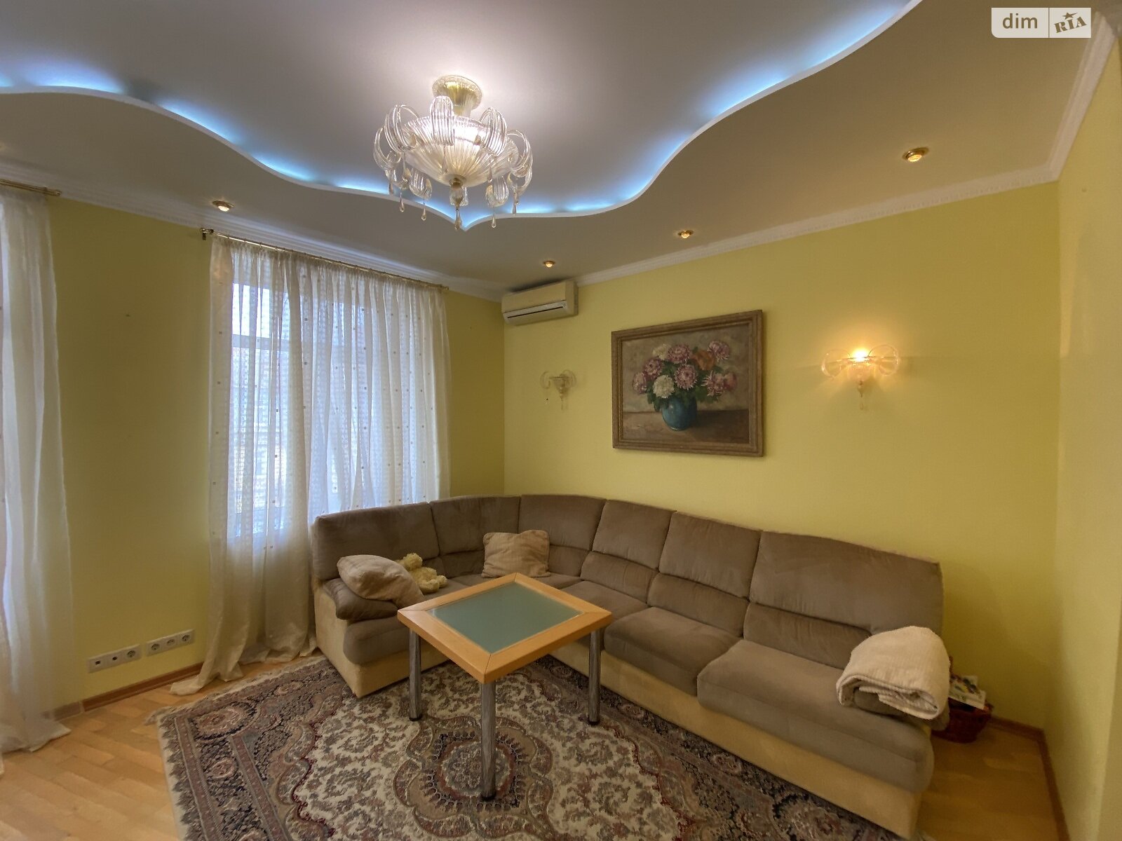 трехкомнатная квартира в Киеве, район Центр, на ул. Пирогова 2 в аренду на долгий срок помесячно фото 1