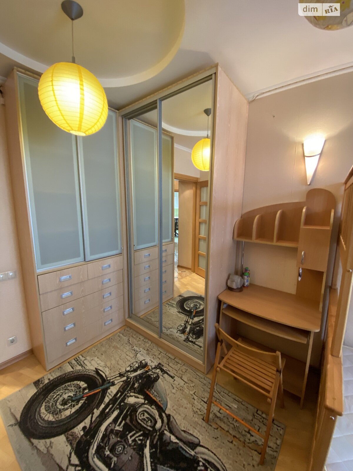 трехкомнатная квартира в Киеве, район Центр, на ул. Пирогова 2 в аренду на долгий срок помесячно фото 1