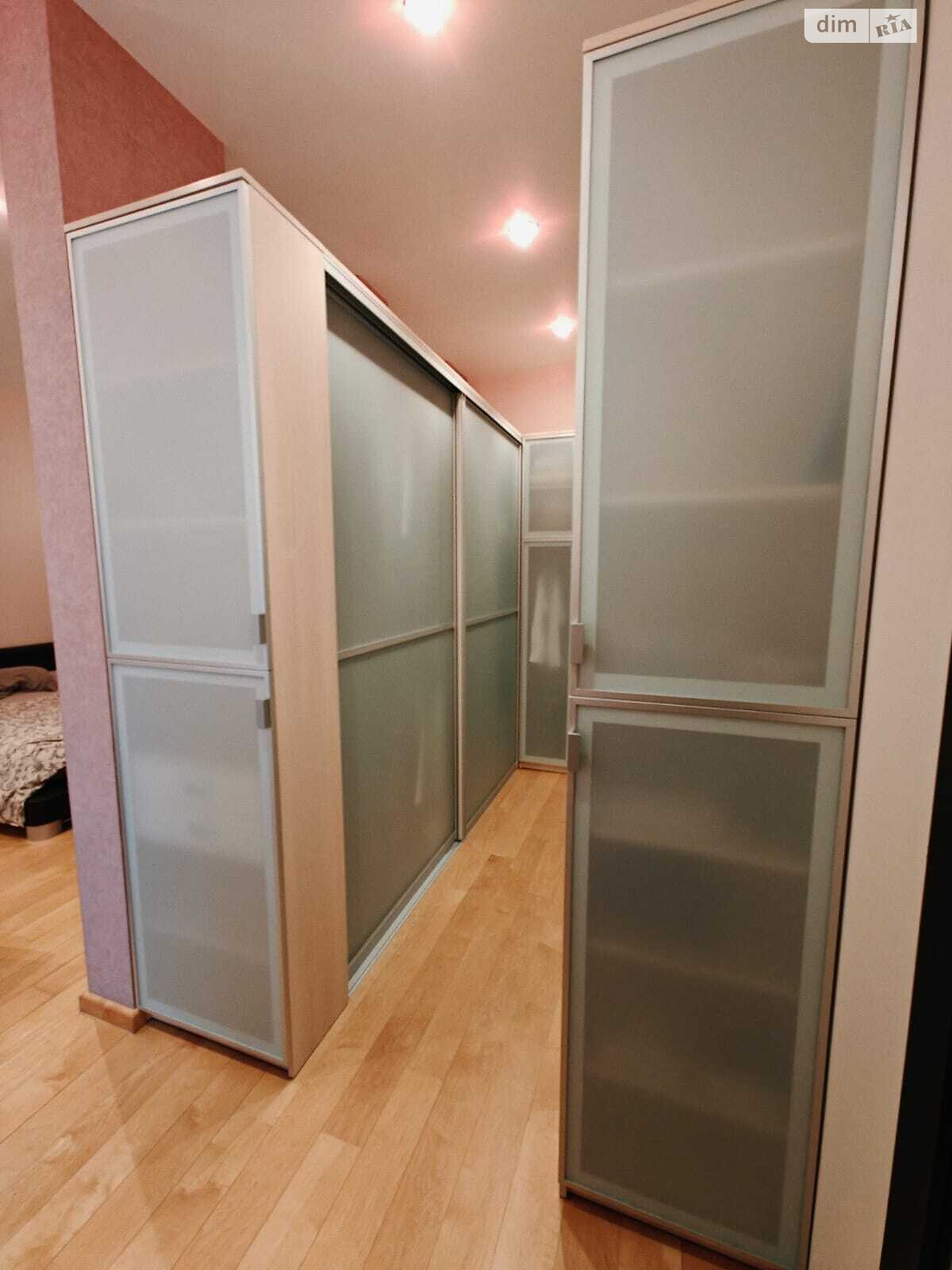 двухкомнатная квартира в Киеве, район Центр, на ул. Шота Руставели 36 в аренду на долгий срок помесячно фото 1 двухкомнатная квартира в Киеве, район Центр, на ул. Шота Руставели 36 в аренду на долгий срок помесячно фото 1