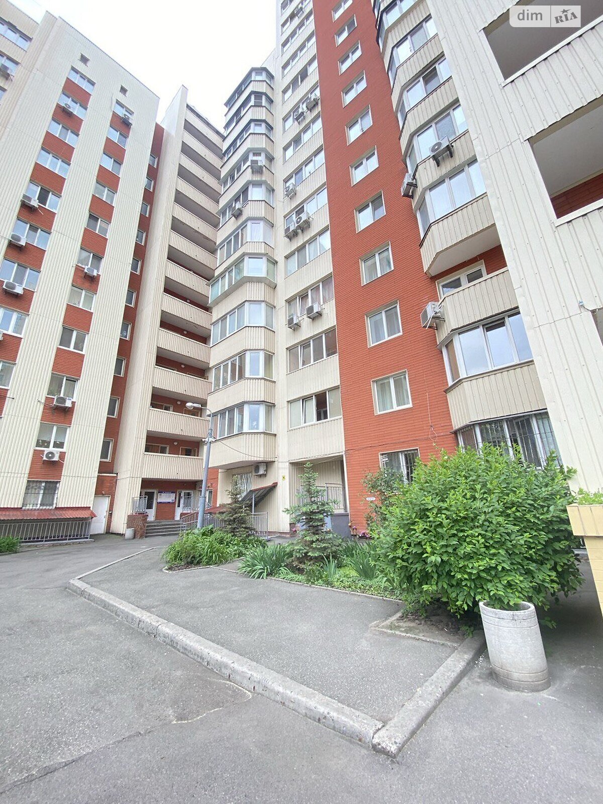 трехкомнатная квартира в Киеве, район Турецкий городок, на ул. Кадетский Гай 6 в аренду на долгий срок помесячно фото 1 трехкомнатная квартира в Киеве, район Турецкий городок, на ул. Кадетский Гай 6 в аренду на долгий срок помесячно фото 1